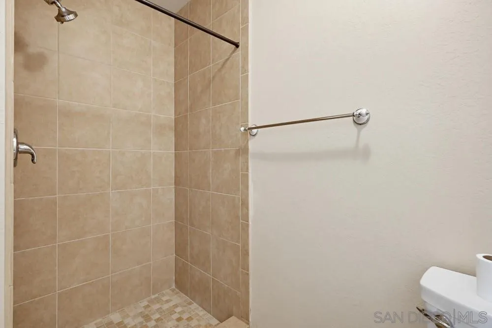 Photo #32: 260008172 Listing: Photo #32
