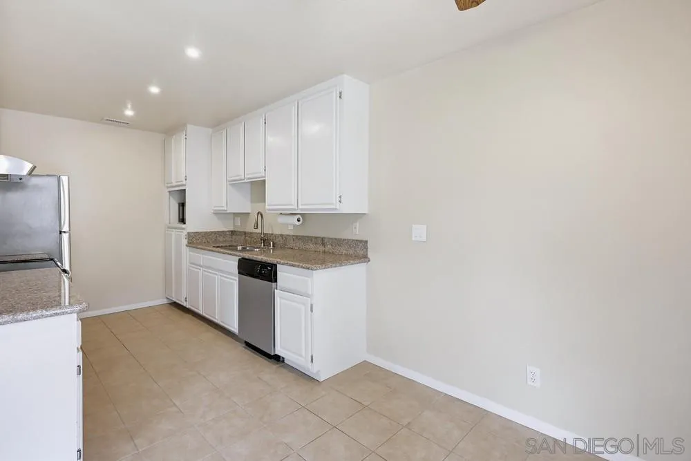 Photo #11: 260008172 Listing: Photo #11