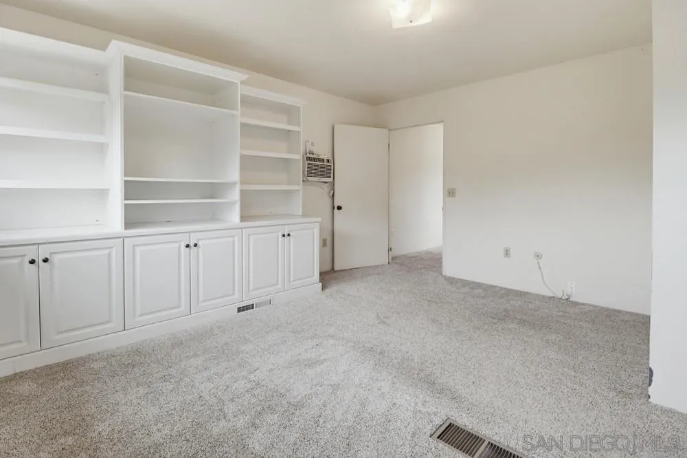 https://cdn.realtyfeed.com/cdn/127/260008174/1d39b4e85b2c478a59e5a57990224ad5.webp