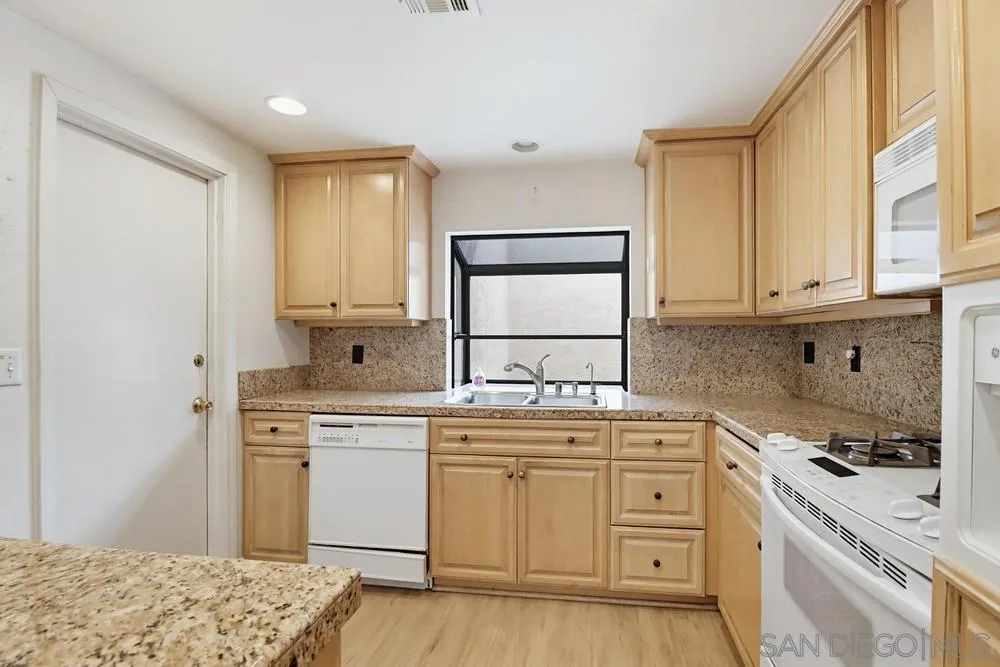https://cdn.realtyfeed.com/cdn/127/260008174/283a2778c6bbb33db18258d12687ab27.webp