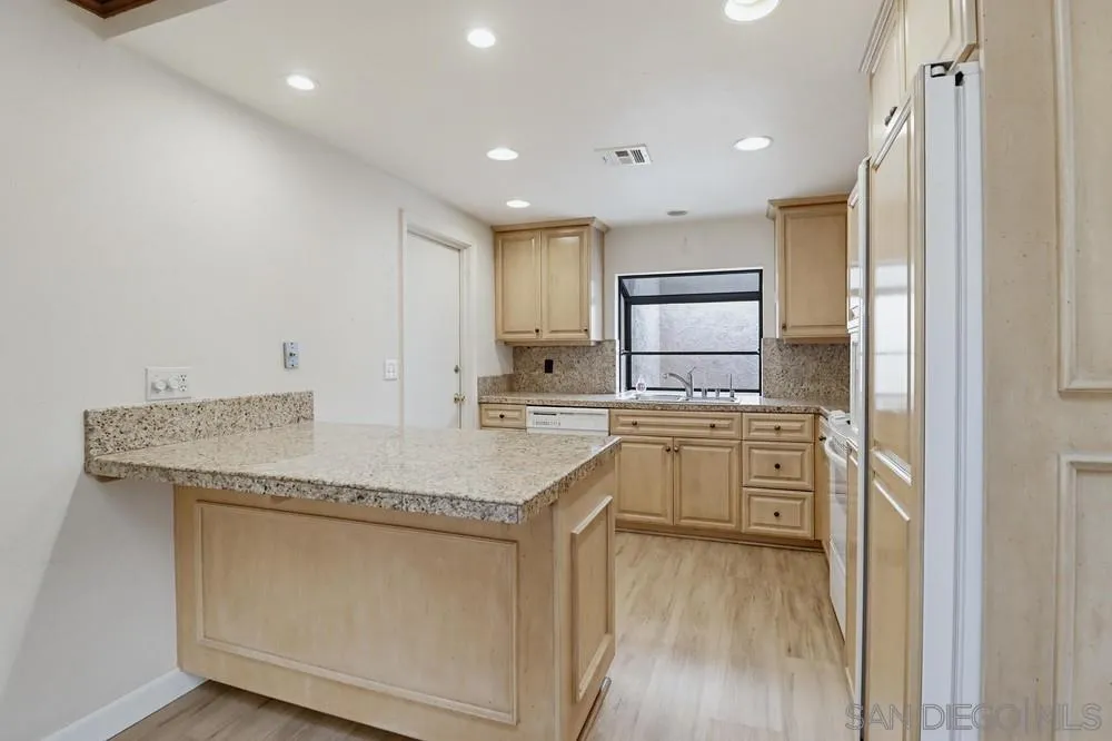 https://cdn.realtyfeed.com/cdn/127/260008174/2b4443d350ddeddc9138ae007c604fbd.webp