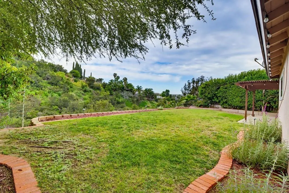 https://cdn.realtyfeed.com/cdn/127/260008174/371352a3284d82ed96939444bfed53b8.webp