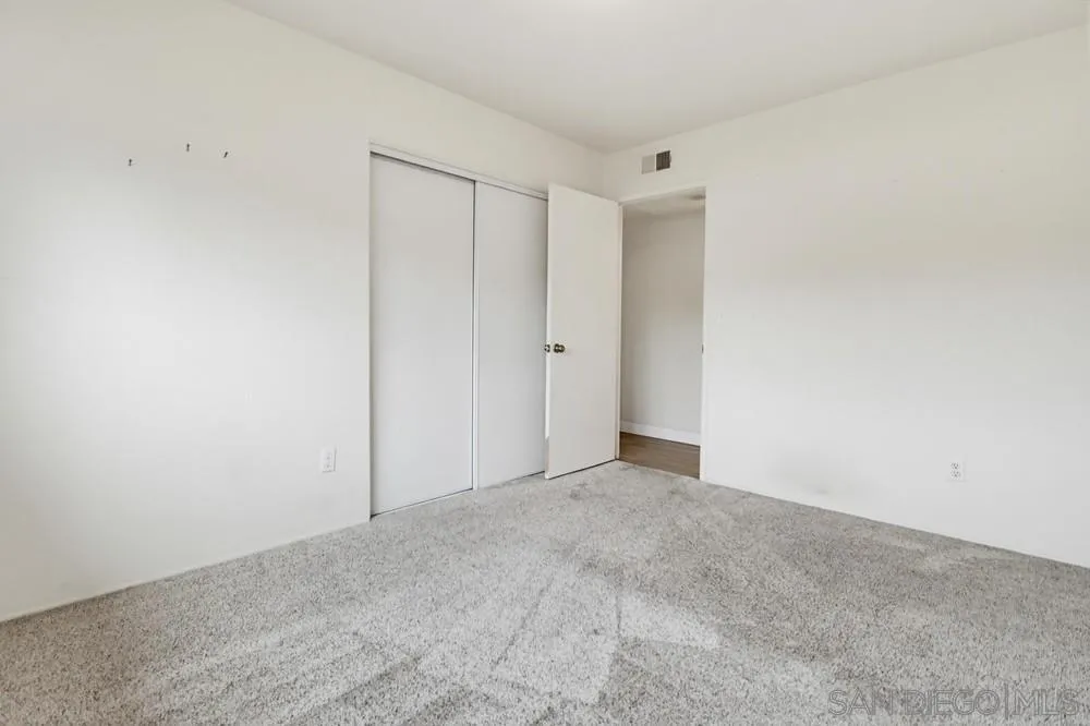 https://cdn.realtyfeed.com/cdn/127/260008174/4a7e6333cf54737f30c3896f414d418b.webp