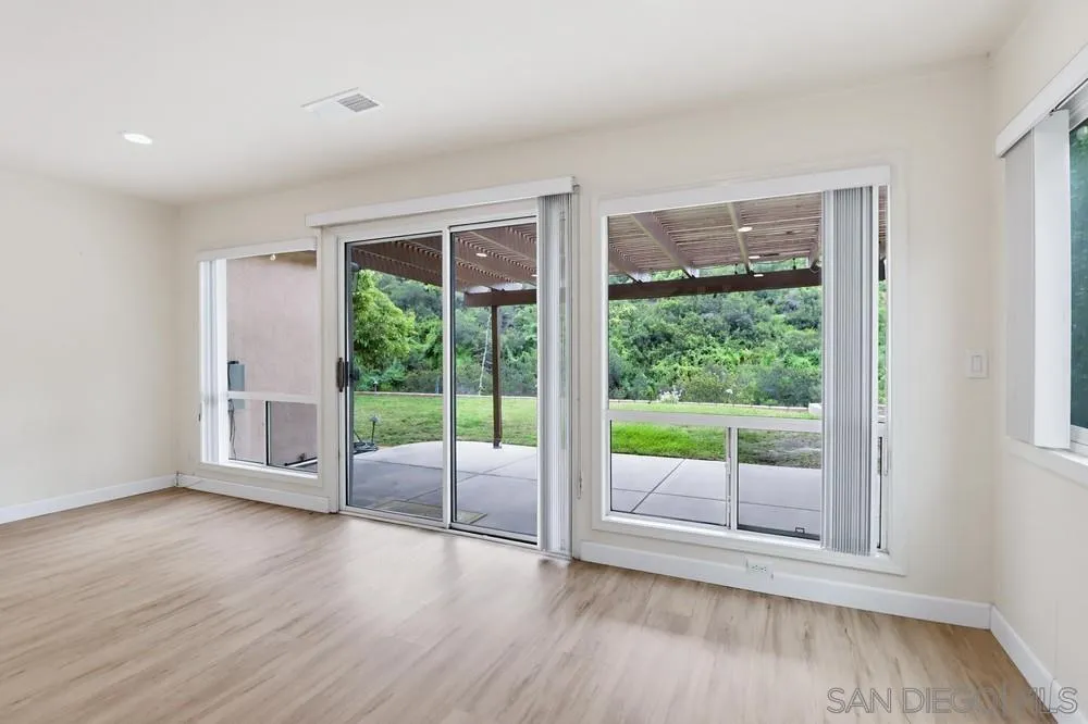 https://cdn.realtyfeed.com/cdn/127/260008174/4b8ca0b17151bee2047dd80b6c28fc9c.webp
