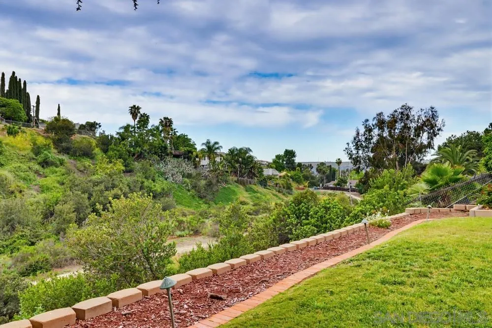 https://cdn.realtyfeed.com/cdn/127/260008174/51c1f0b01525d471417b8ab581d65b3c.webp
