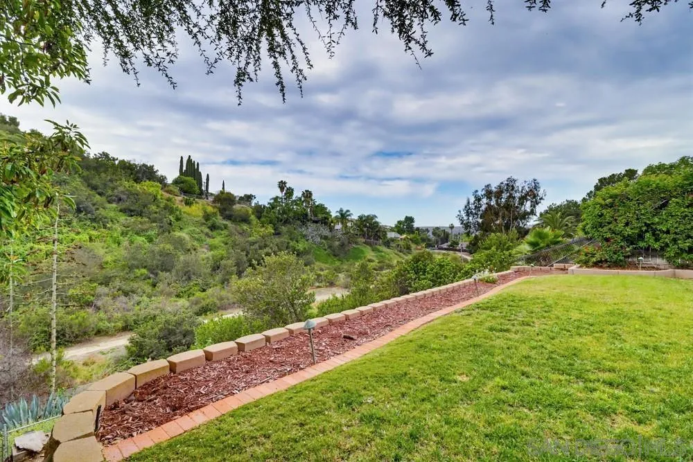 https://cdn.realtyfeed.com/cdn/127/260008174/68976d335b568da0e4cc2c9e2fefc11c.webp