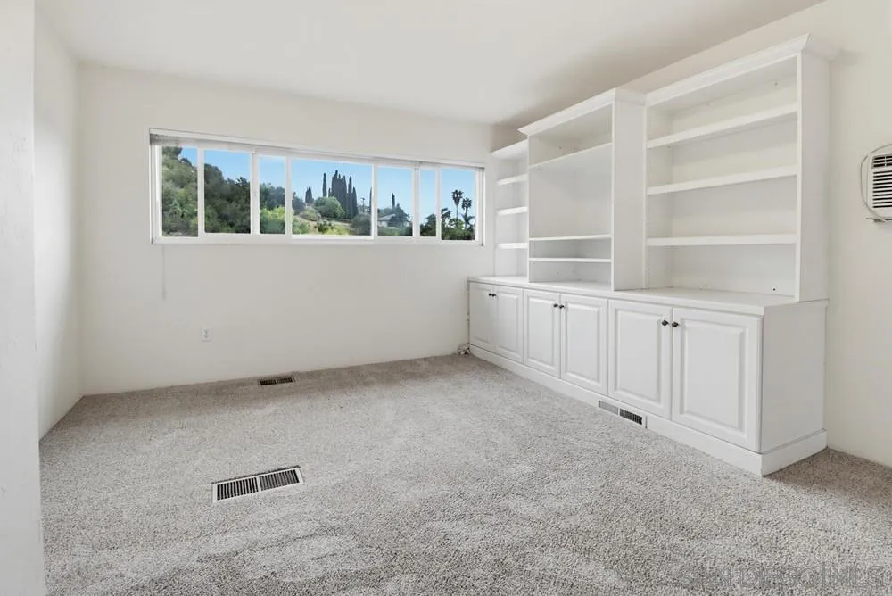 https://cdn.realtyfeed.com/cdn/127/260008174/8197753ab95ecb1be8b3d8c4ad4efb84.webp