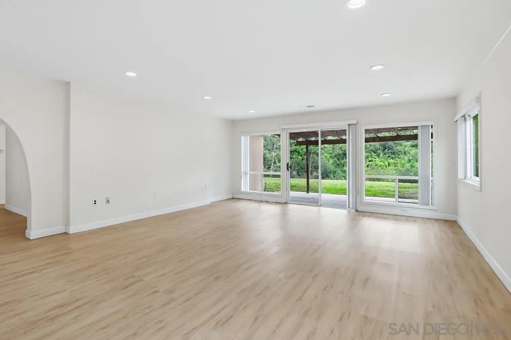 https://cdn.realtyfeed.com/cdn/127/260008174/b1242d16e8e1a7dadbf2b3d8fbffc360.webp