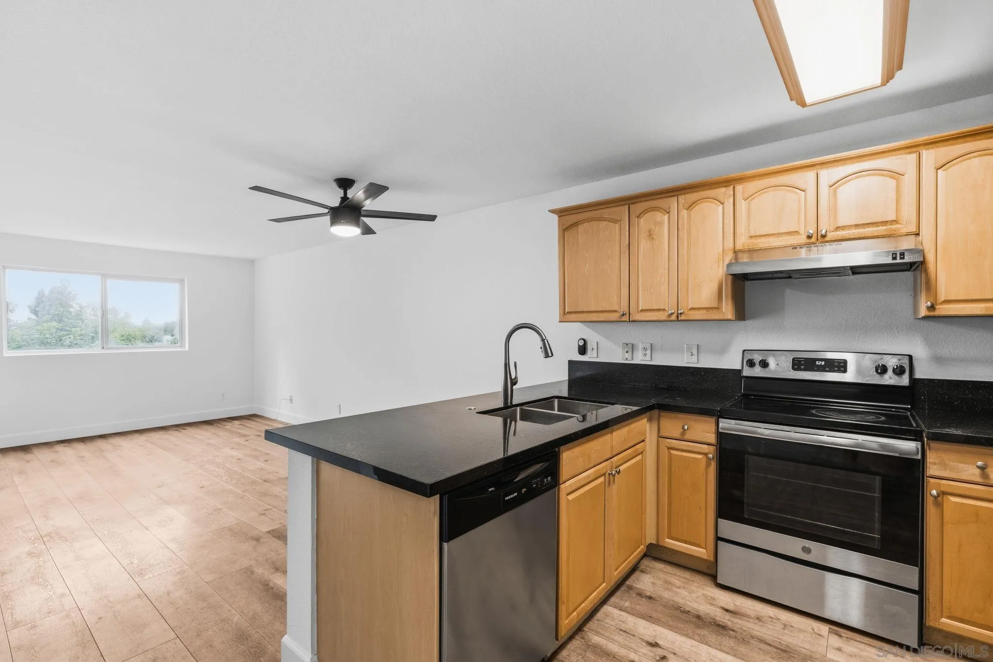 Photo #7: 260008189 Listing: Photo #7