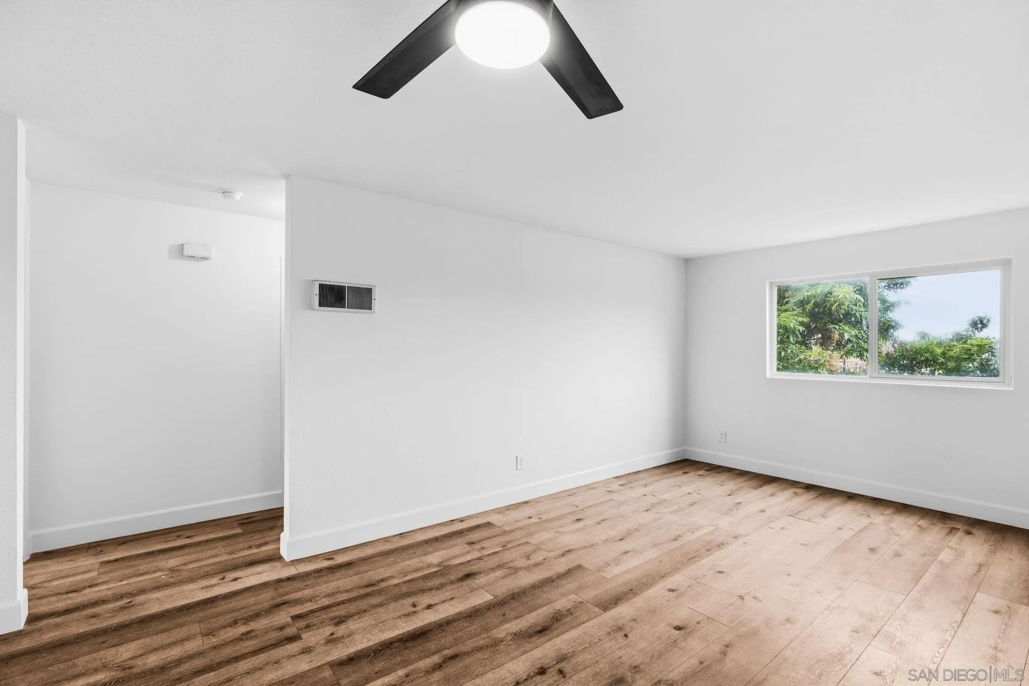 Photo #3: 260008189 Listing: Photo #3