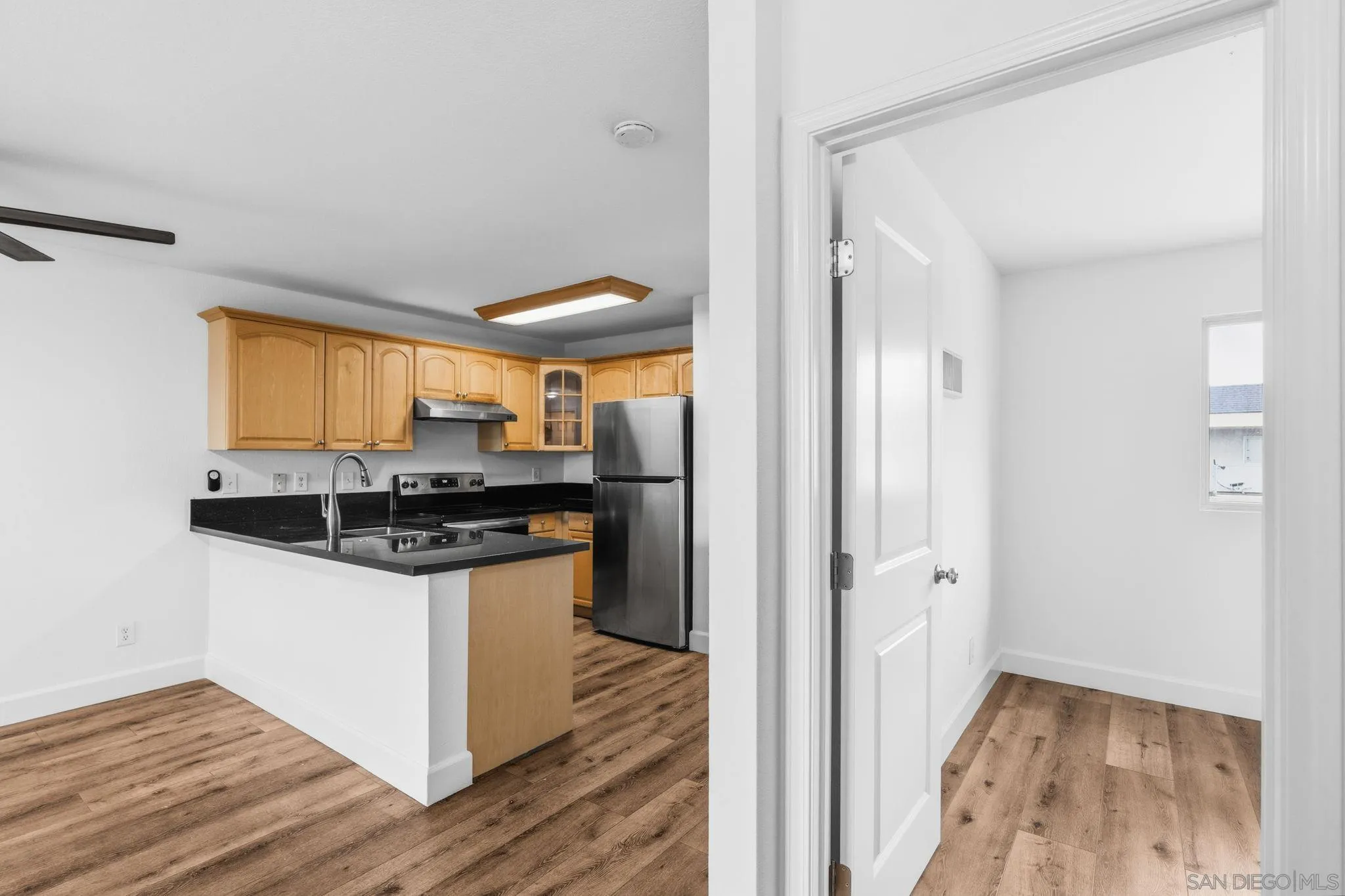 Photo #11: 260008189 Listing: Photo #11