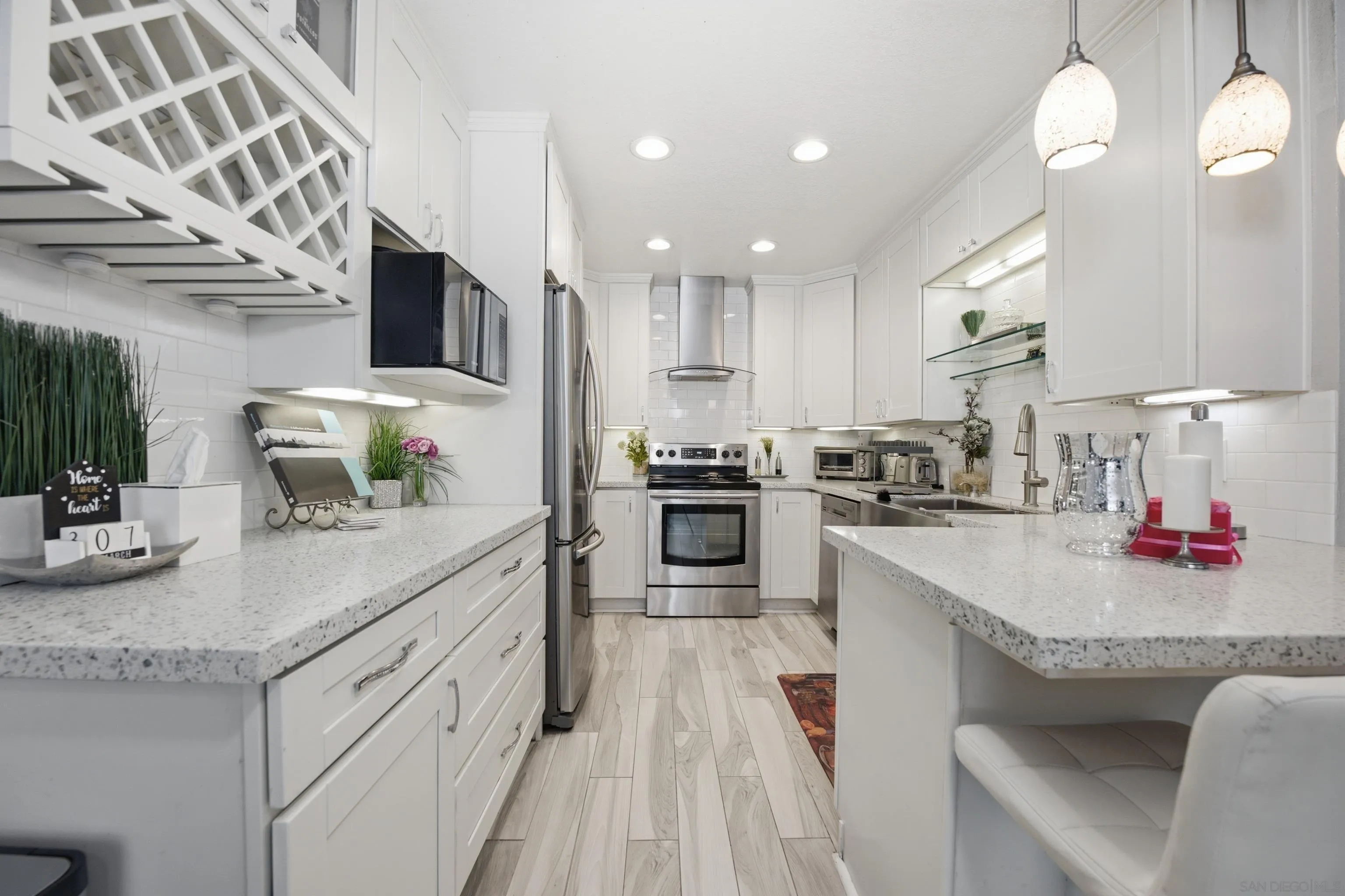 Photo #2: 260008192 Listing: Photo #2