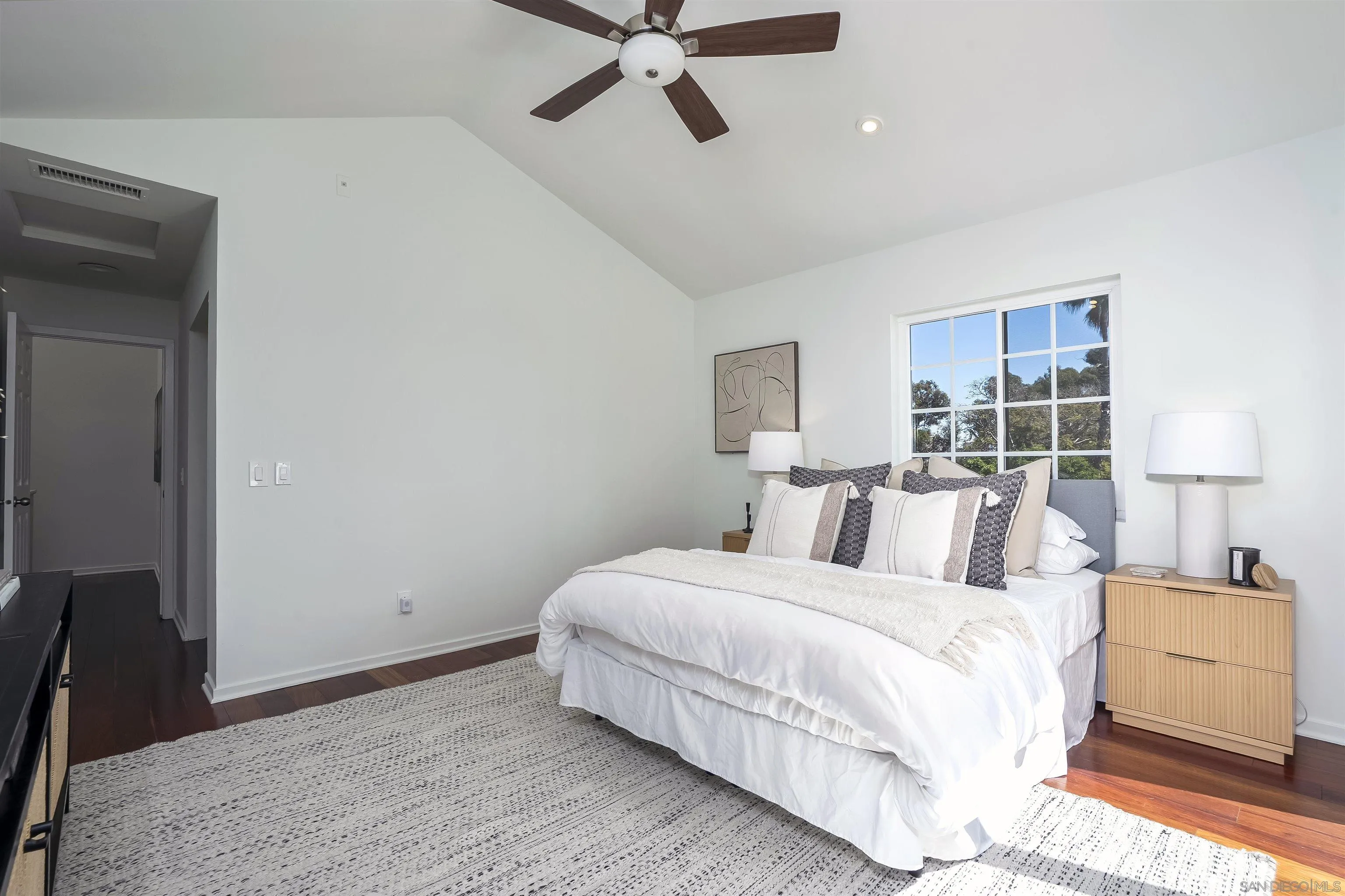 https://cdn.realtyfeed.com/cdn/127/260008195/01cf8497be25959611681d15b6d0cd37.webp