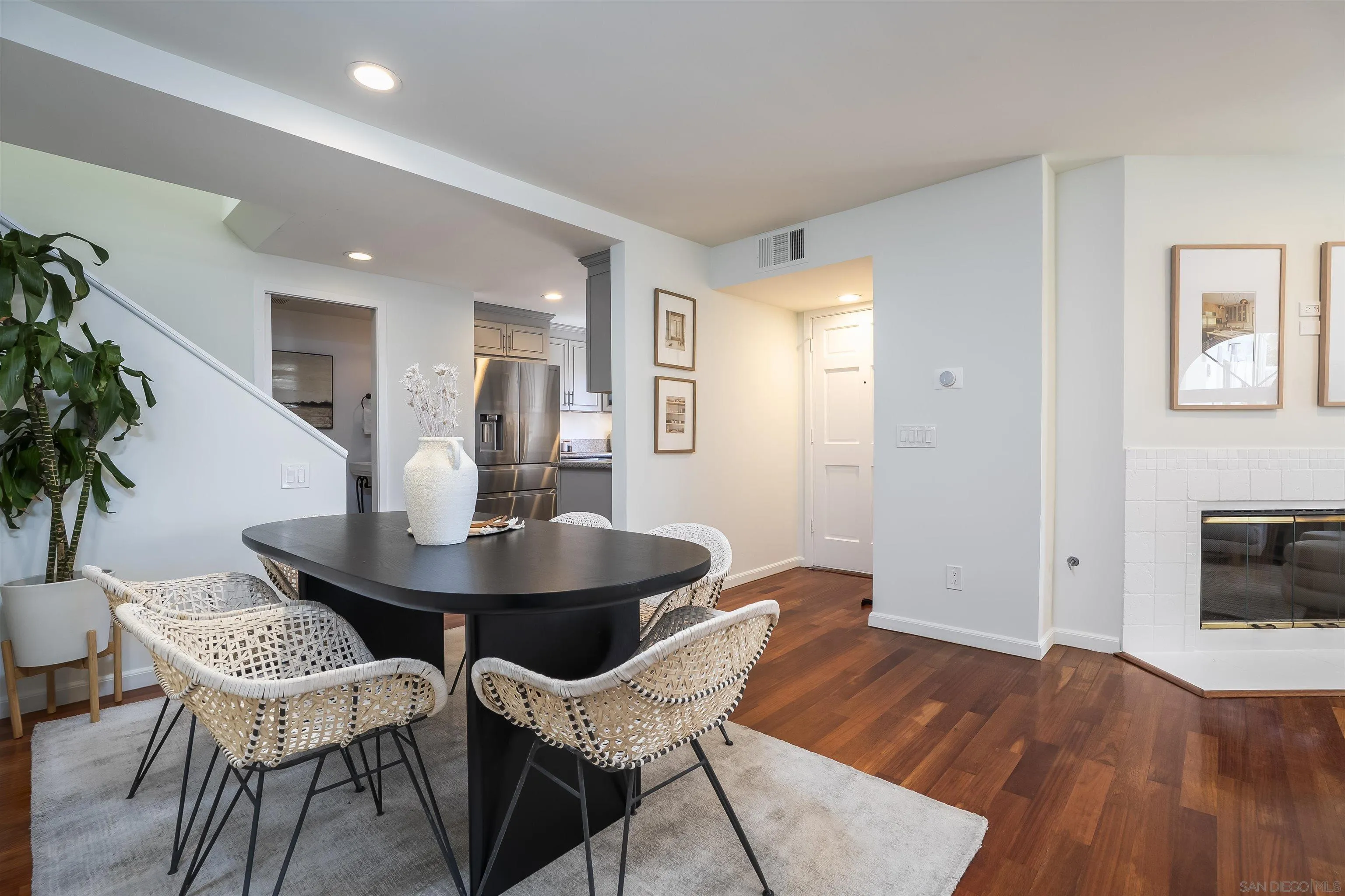 https://cdn.realtyfeed.com/cdn/127/260008195/2f2a2b8605016e75918df8c9407e968c.webp