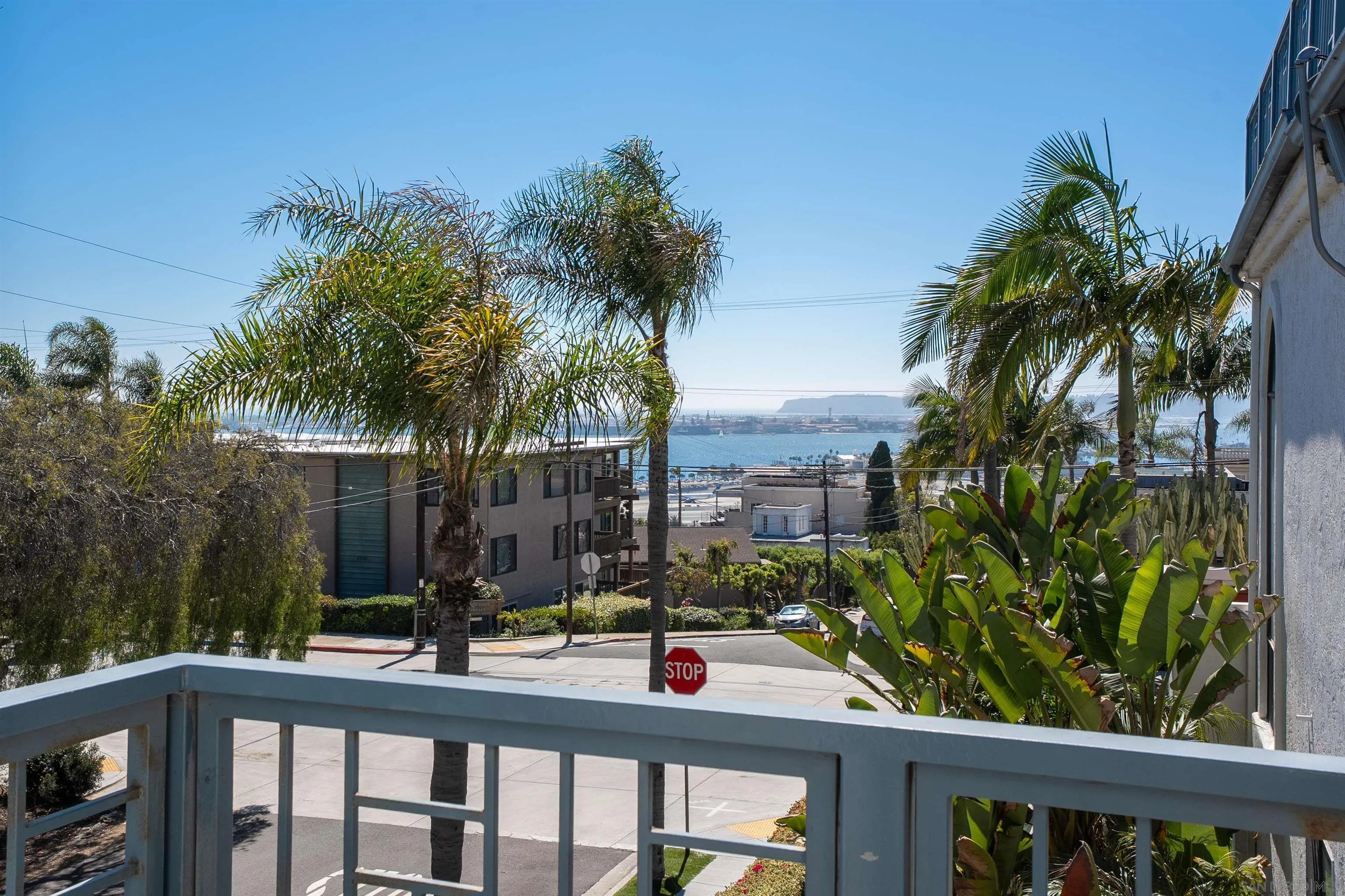 https://cdn.realtyfeed.com/cdn/127/260008195/3f59a388410bbc7a46b086acac249157.webp