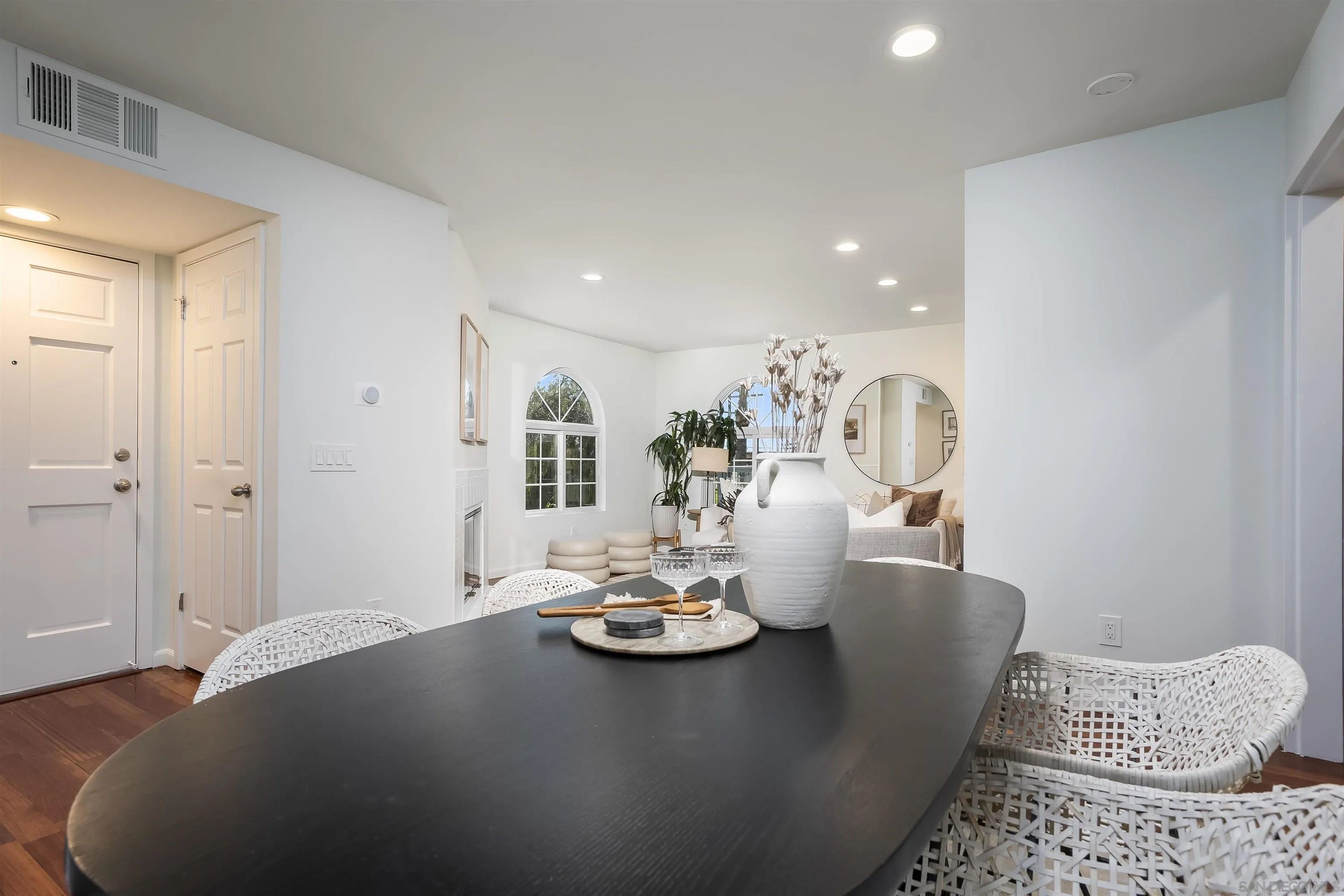 https://cdn.realtyfeed.com/cdn/127/260008195/57c3b89fc380bfa12c88fc1e7bb67a48.webp