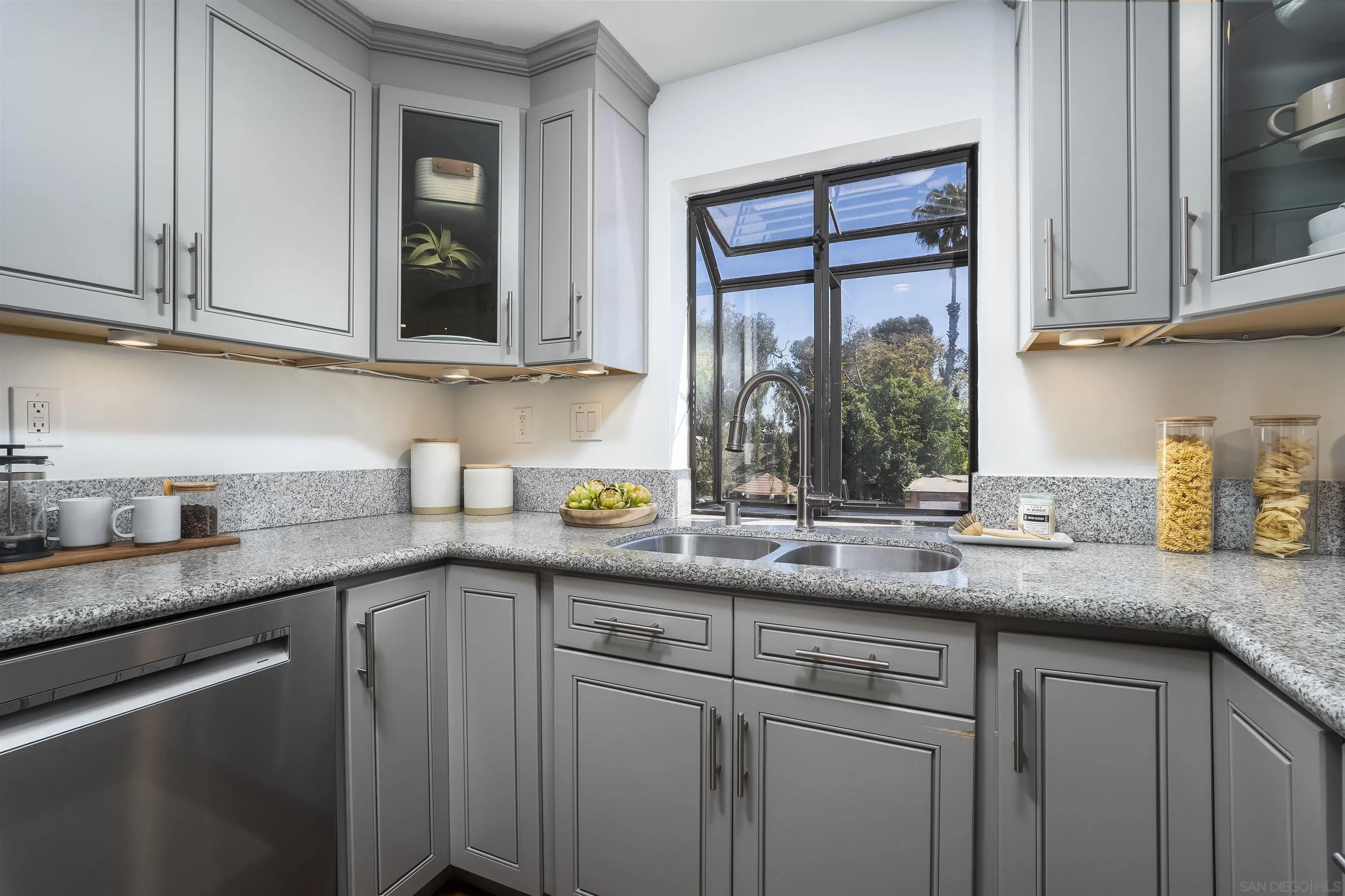 https://cdn.realtyfeed.com/cdn/127/260008195/61f574bd5384dc9d8617de00e7a6db27.webp