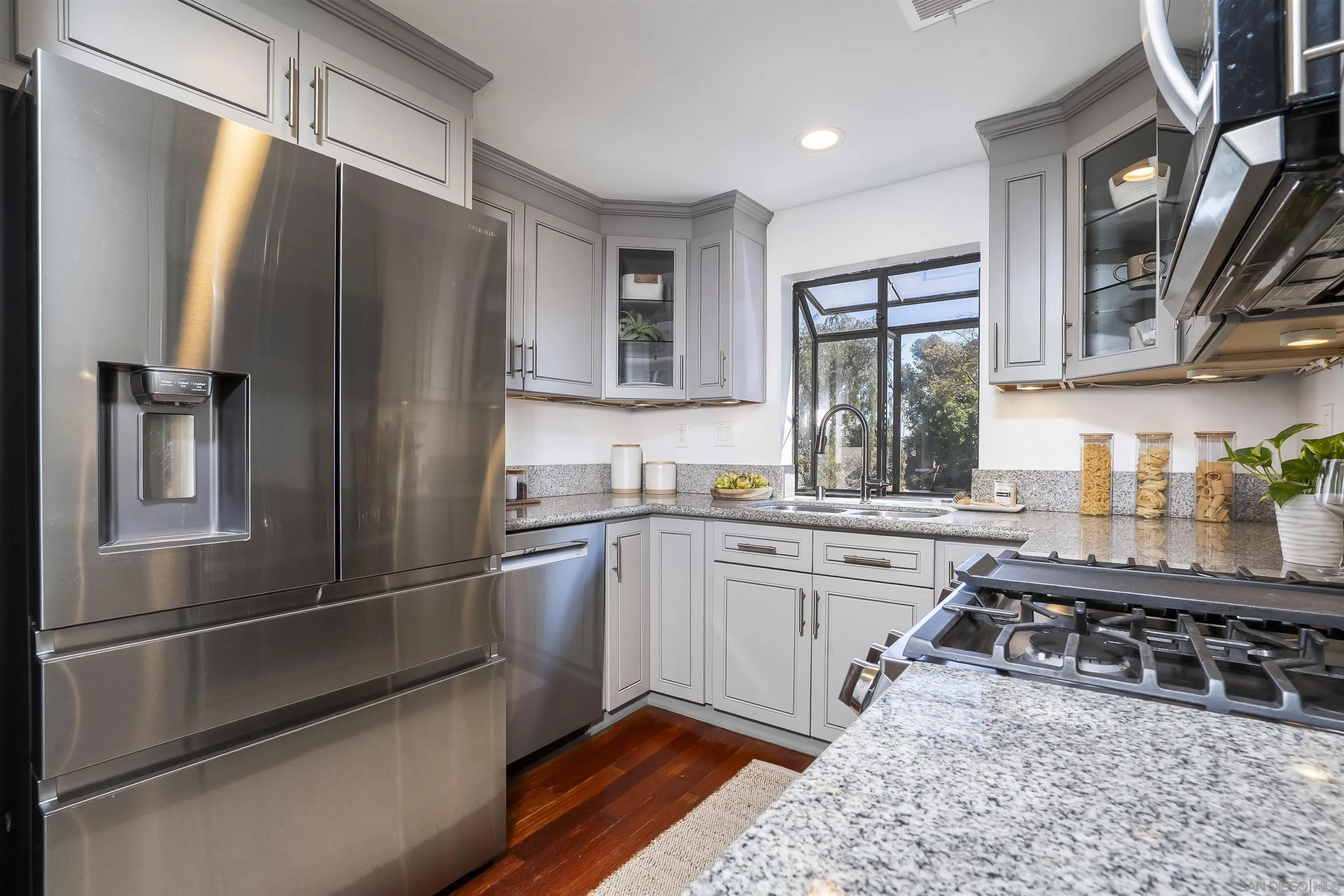https://cdn.realtyfeed.com/cdn/127/260008195/e7cf17a29190378bcdad2f5c17005219.webp