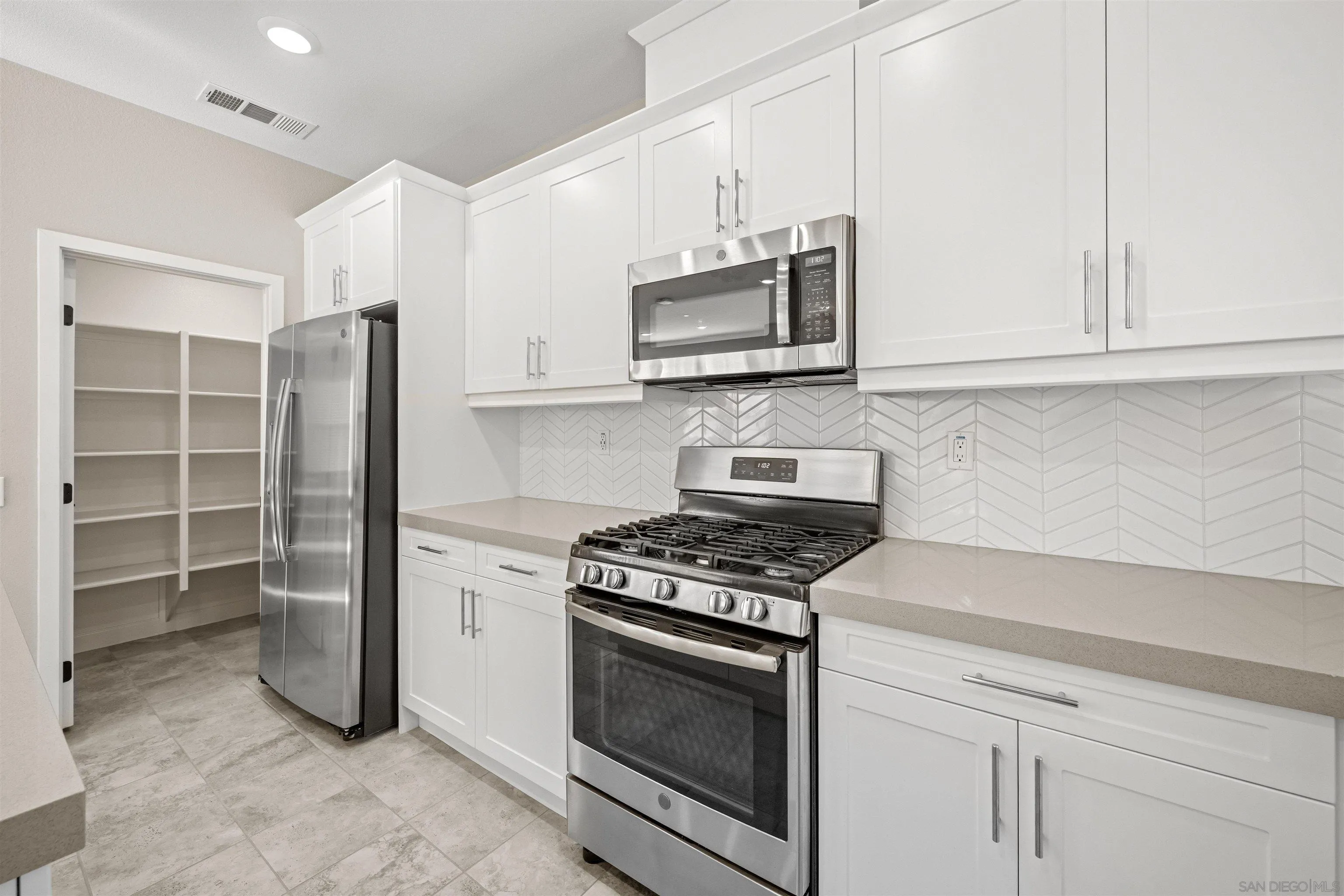 https://cdn.realtyfeed.com/cdn/127/2600082/b6d0954038831829a68fcadce4c13793.webp