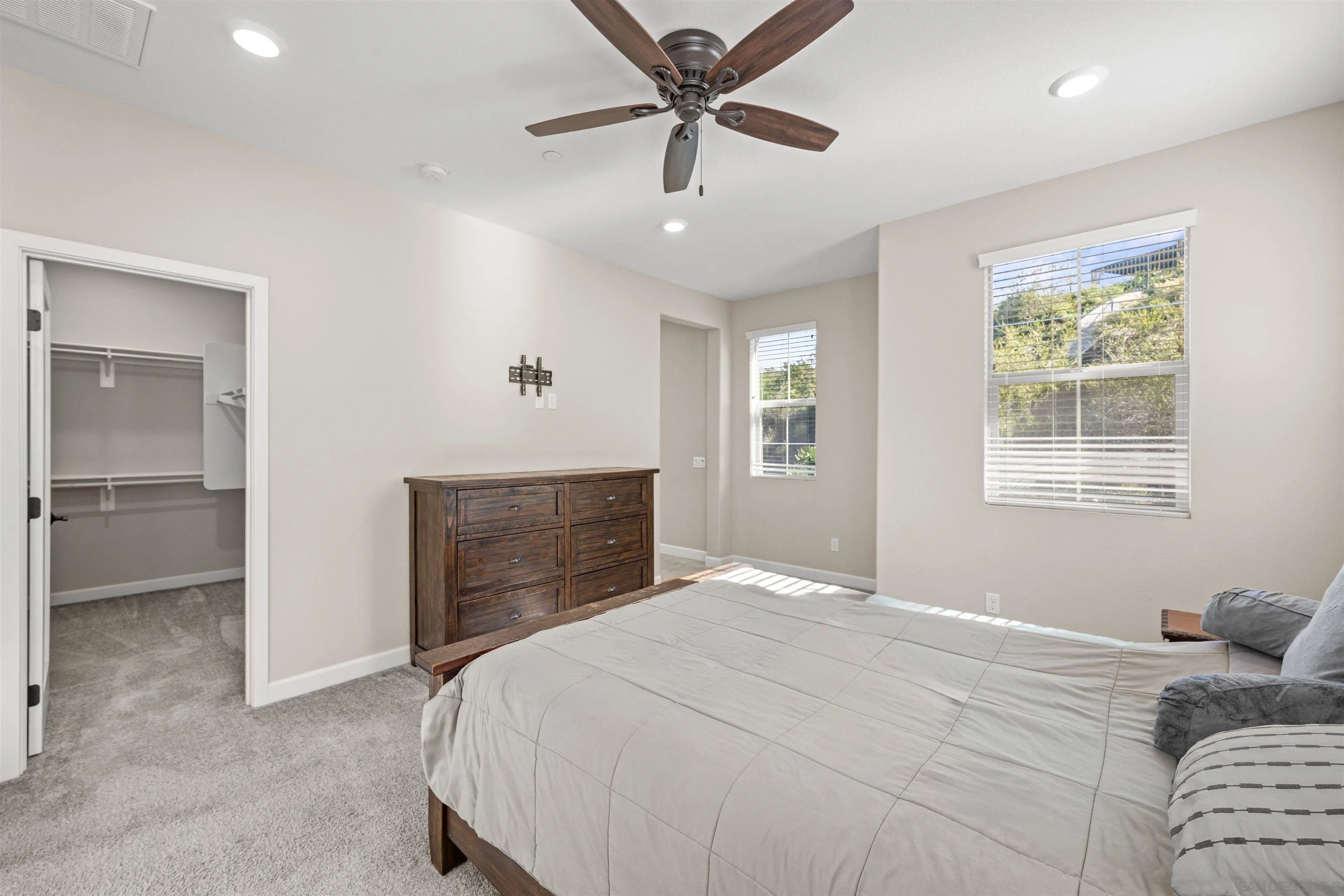 https://cdn.realtyfeed.com/cdn/127/2600082/e13d72a0c795ad0598784957bbef4c7b.webp