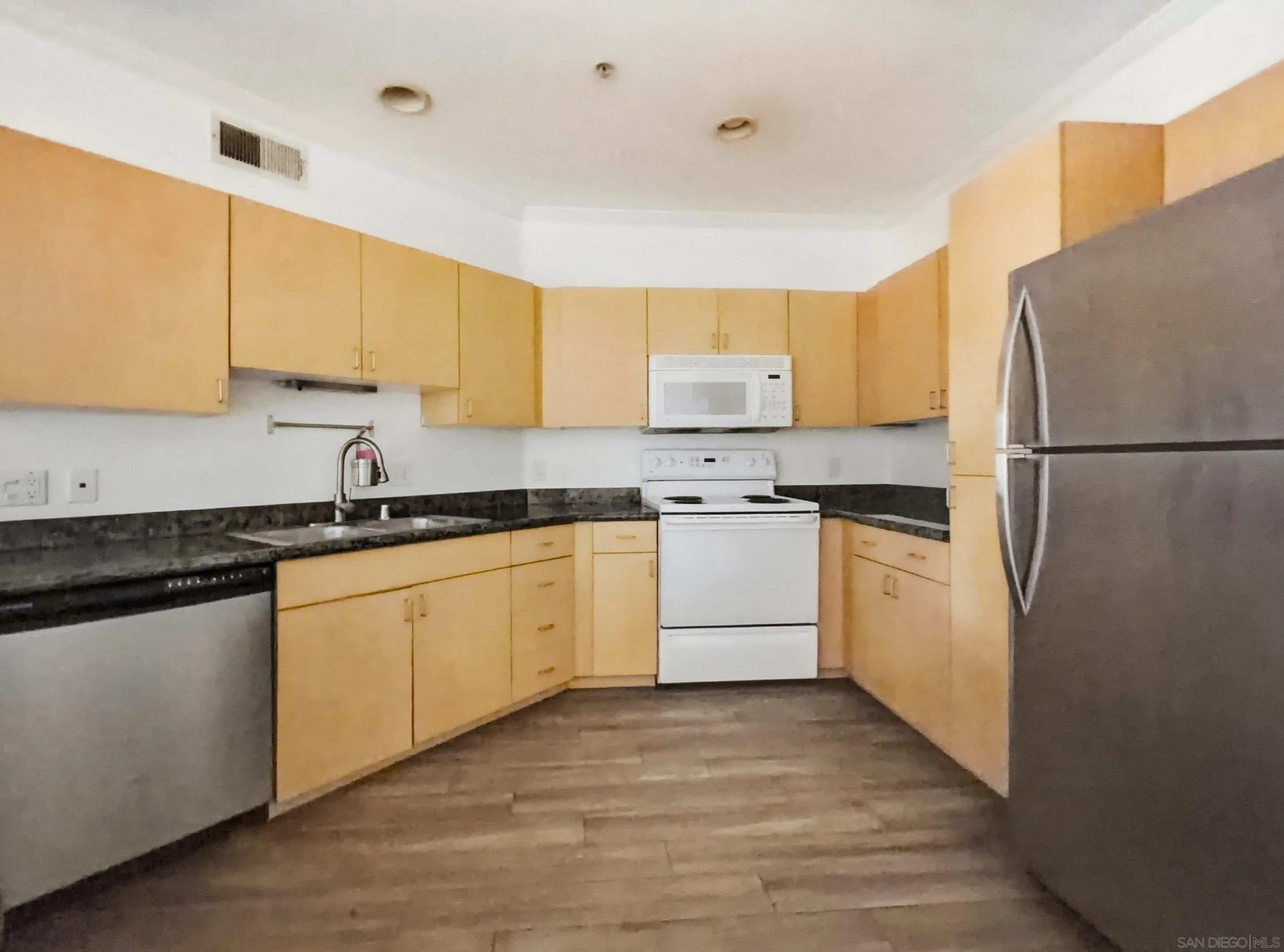 Photo #14: 260008205 Listing: Photo #14