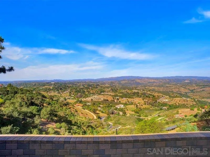 https://cdn.realtyfeed.com/cdn/127/260008206/5693de24adb4409081abf34ea545f954.webp