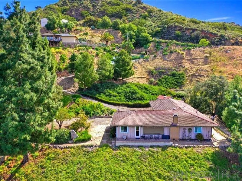 https://cdn.realtyfeed.com/cdn/127/260008206/61fffb1d2dd9f9816777a8bffa555093.webp