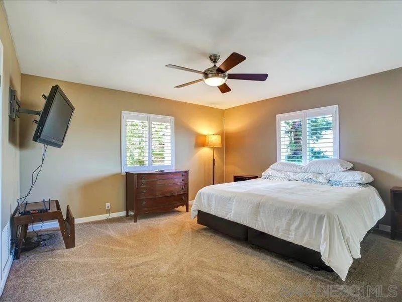 https://cdn.realtyfeed.com/cdn/127/260008206/719c31e3caf21b518cca40bdedffd697.webp
