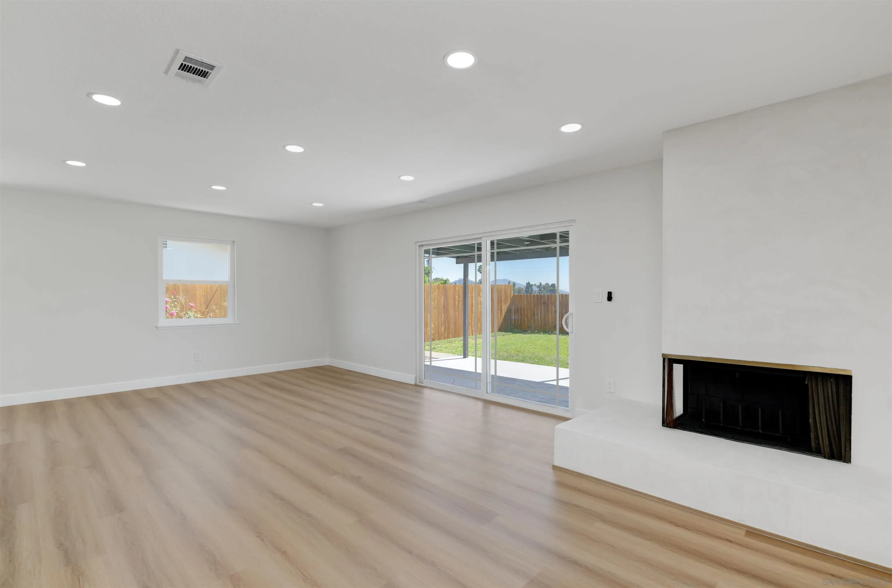 https://cdn.realtyfeed.com/cdn/127/260008209/0ece0a5c3770fa74756675cc5b03e0d9.webp