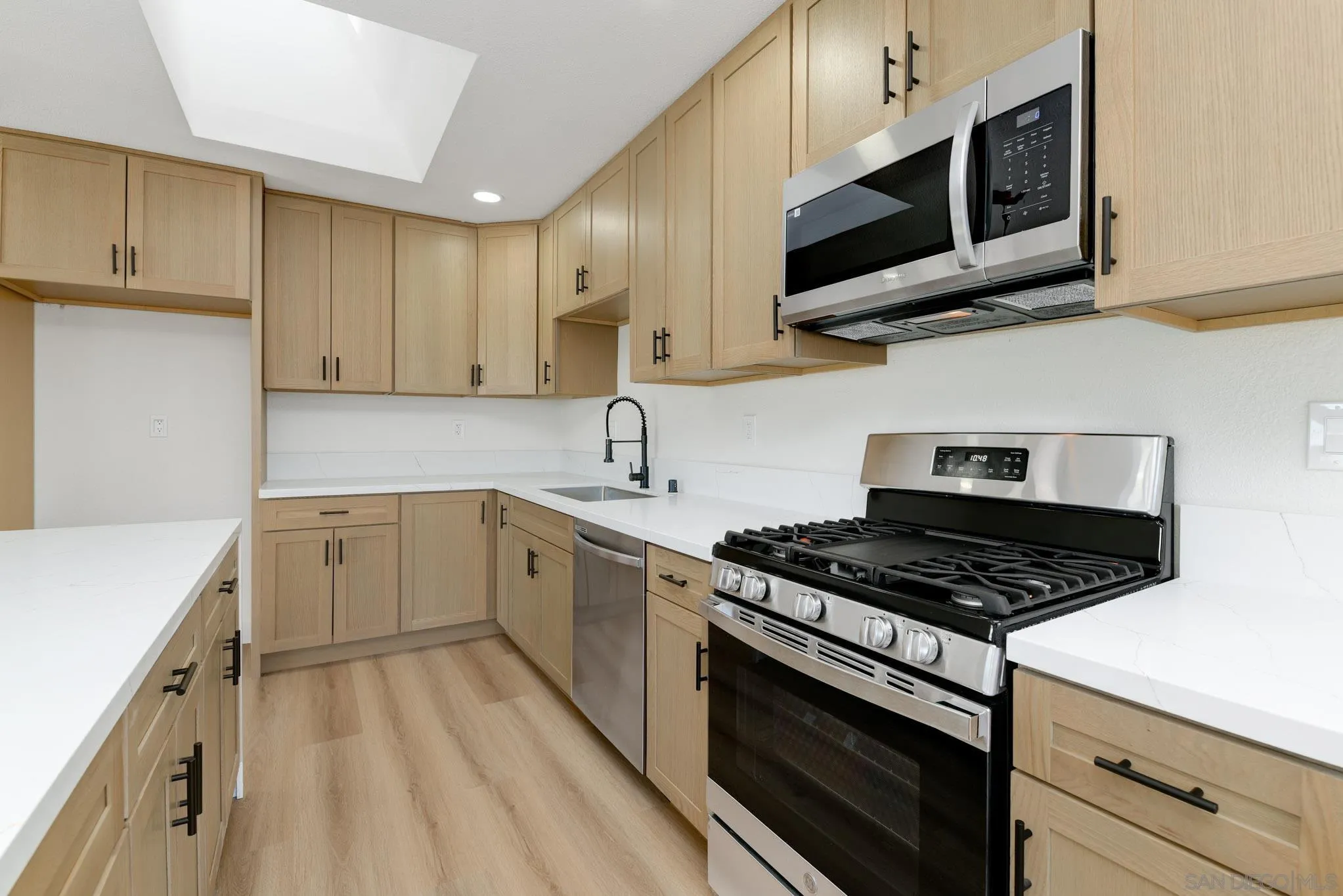 https://cdn.realtyfeed.com/cdn/127/260008209/1346a0d10d530863d84c36bc361f0d18.webp