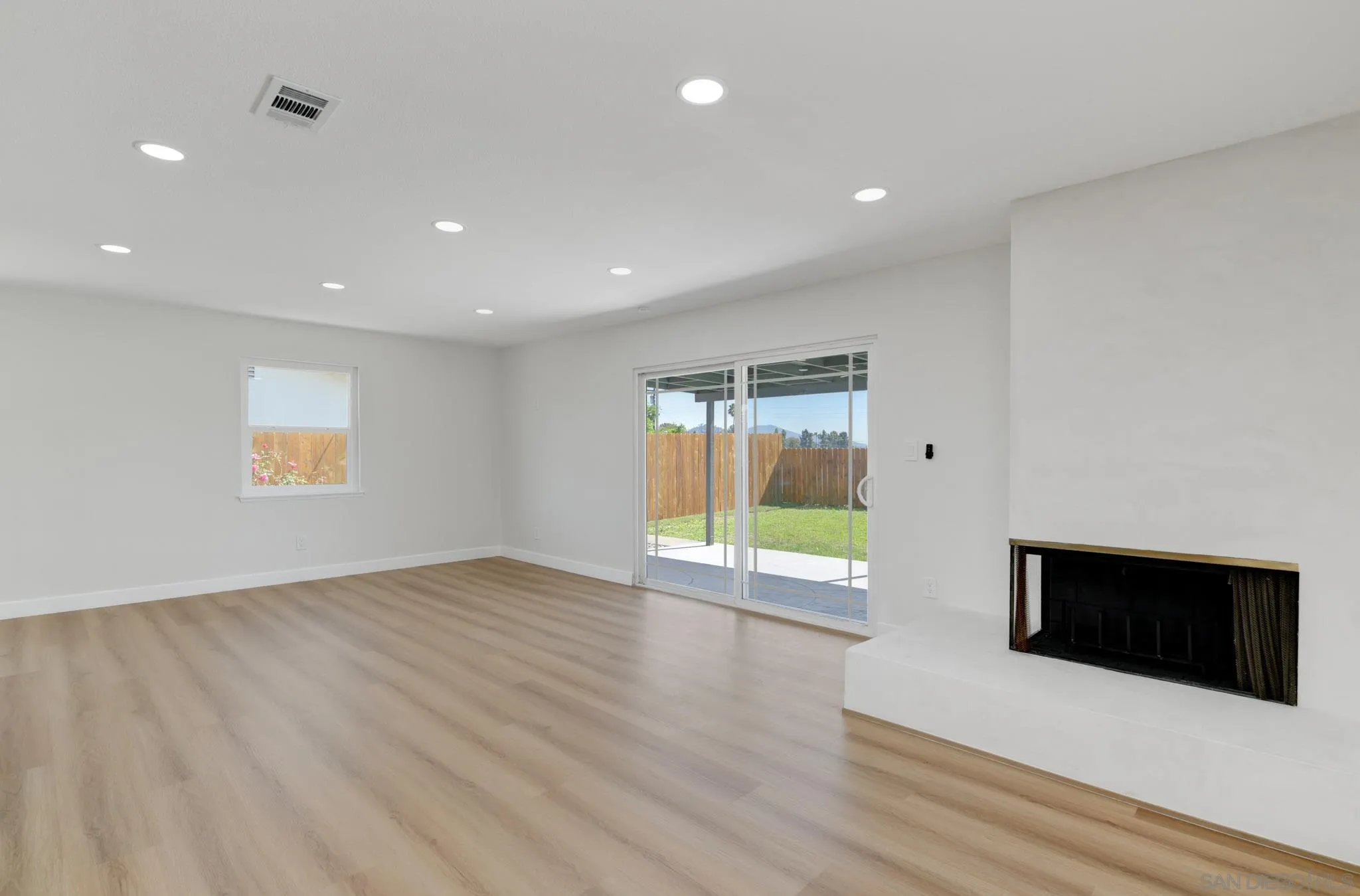 https://cdn.realtyfeed.com/cdn/127/260008209/6dfade7f301f7d91aba8c9553d21e883.webp