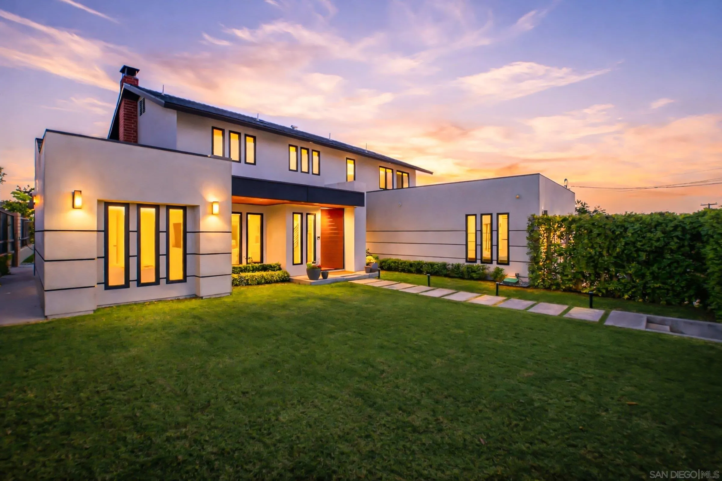 637 Rios Avenue, Solana Beach, CA, 92075