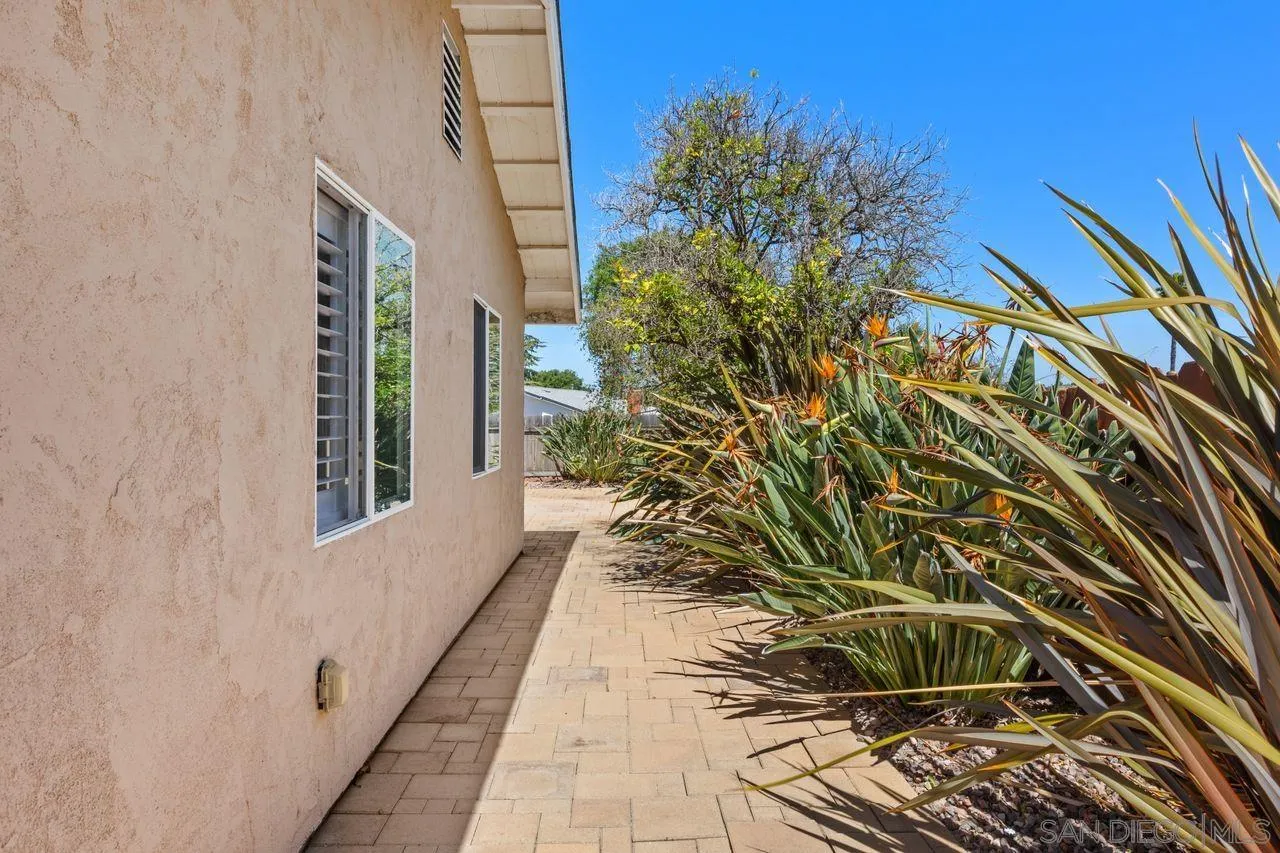 https://cdn.realtyfeed.com/cdn/127/260008218/0c65f9eeeed25b5b241c73b515bc1a3b.webp