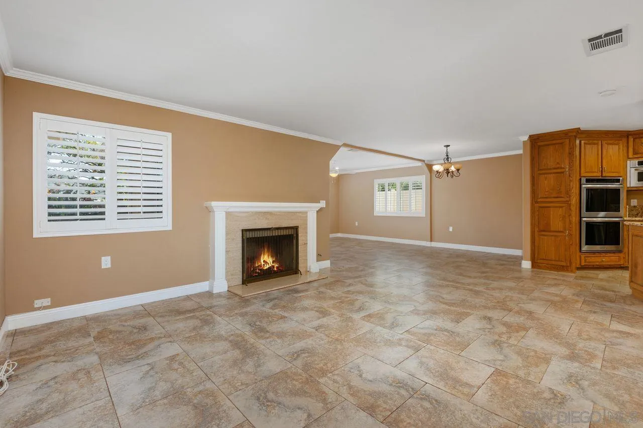 https://cdn.realtyfeed.com/cdn/127/260008218/2765f786f028711fff612d1c9cd983cd.webp