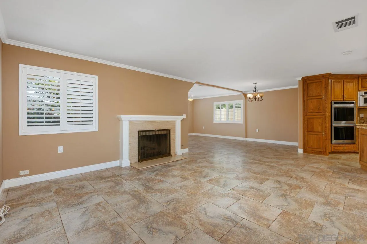 https://cdn.realtyfeed.com/cdn/127/260008218/479c6368254a0047ba83296d62afb8b0.webp
