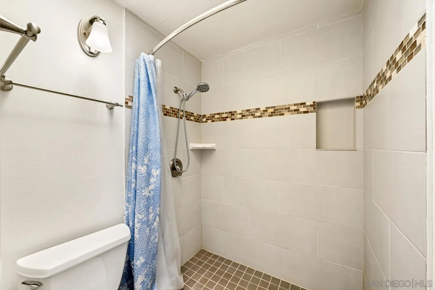 Photo #27: 260008221 Listing: Photo #27