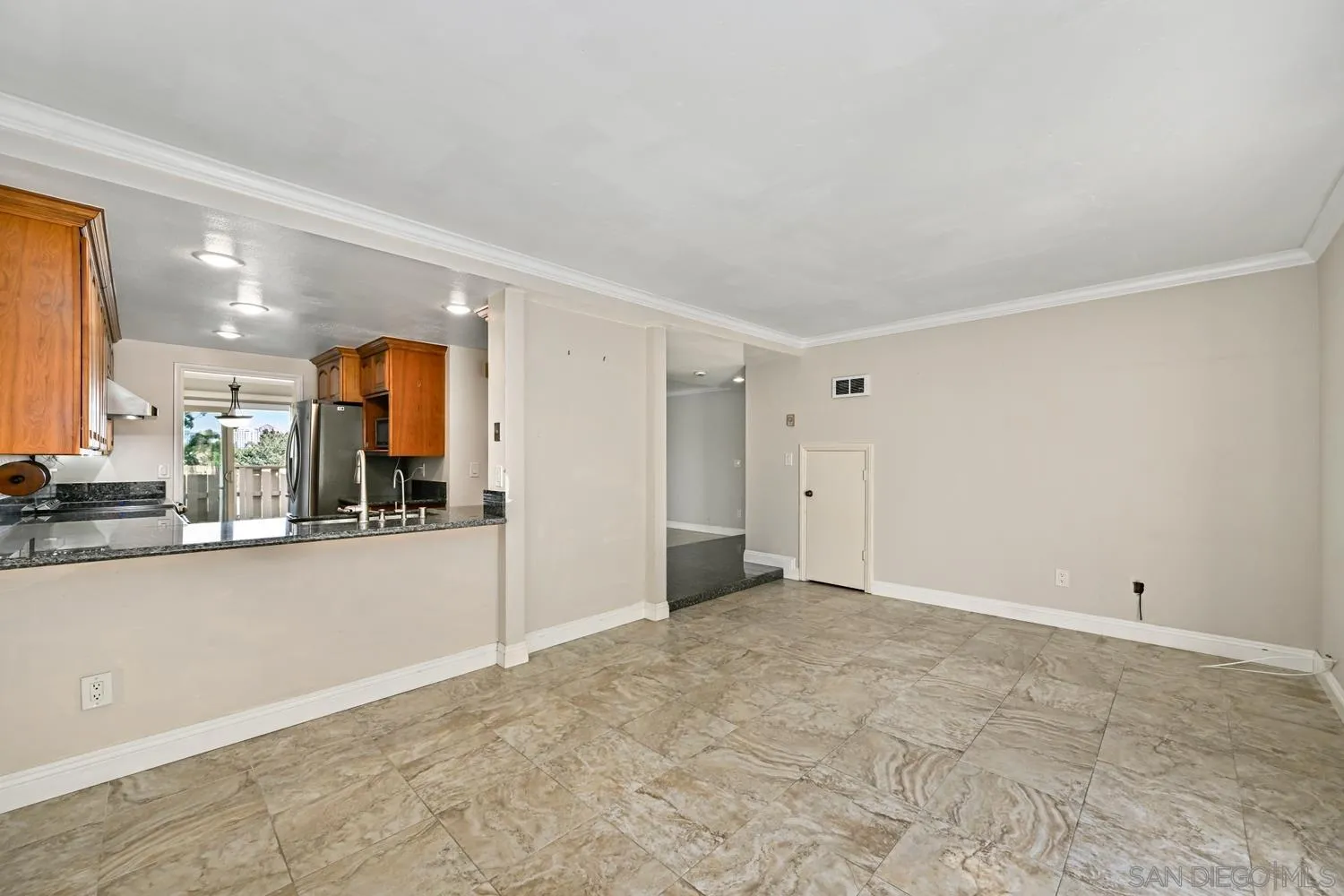 Photo #6: 260008221 Listing: Photo #6