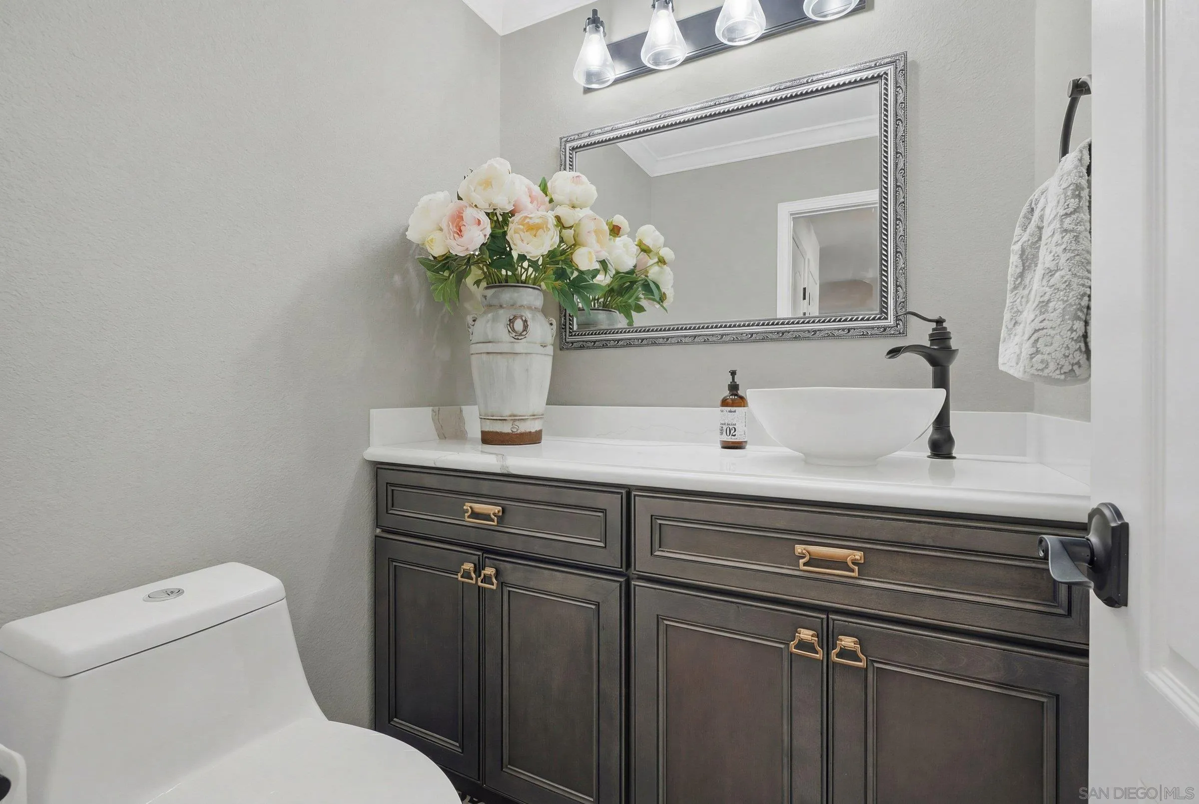 https://cdn.realtyfeed.com/cdn/127/260008222/6b4a969304aa3b7d08a5dadfacd8acdd.webp
