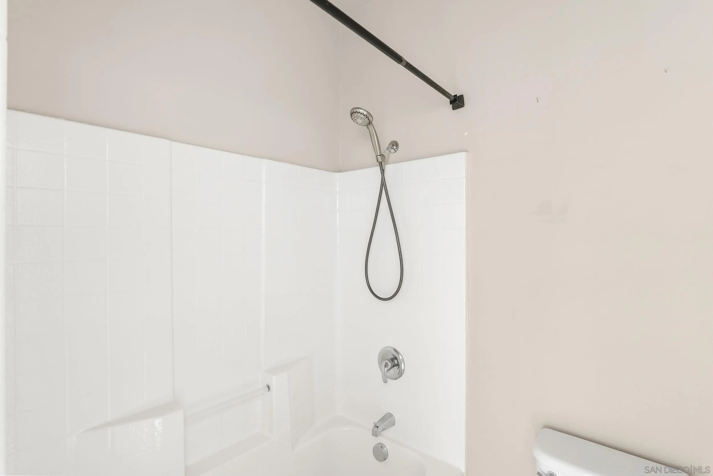 https://cdn.realtyfeed.com/cdn/127/260008224/9c5c27cc82fdd520a6b444e9785bba6d.webp