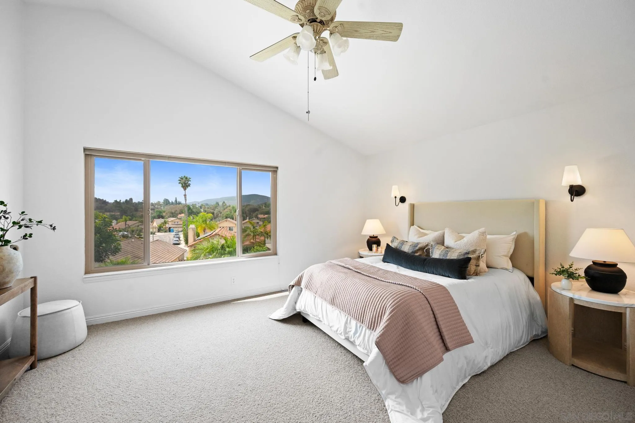 https://cdn.realtyfeed.com/cdn/127/260008225/a0cd8f58f5122a63b52f427665cd06f1.webp