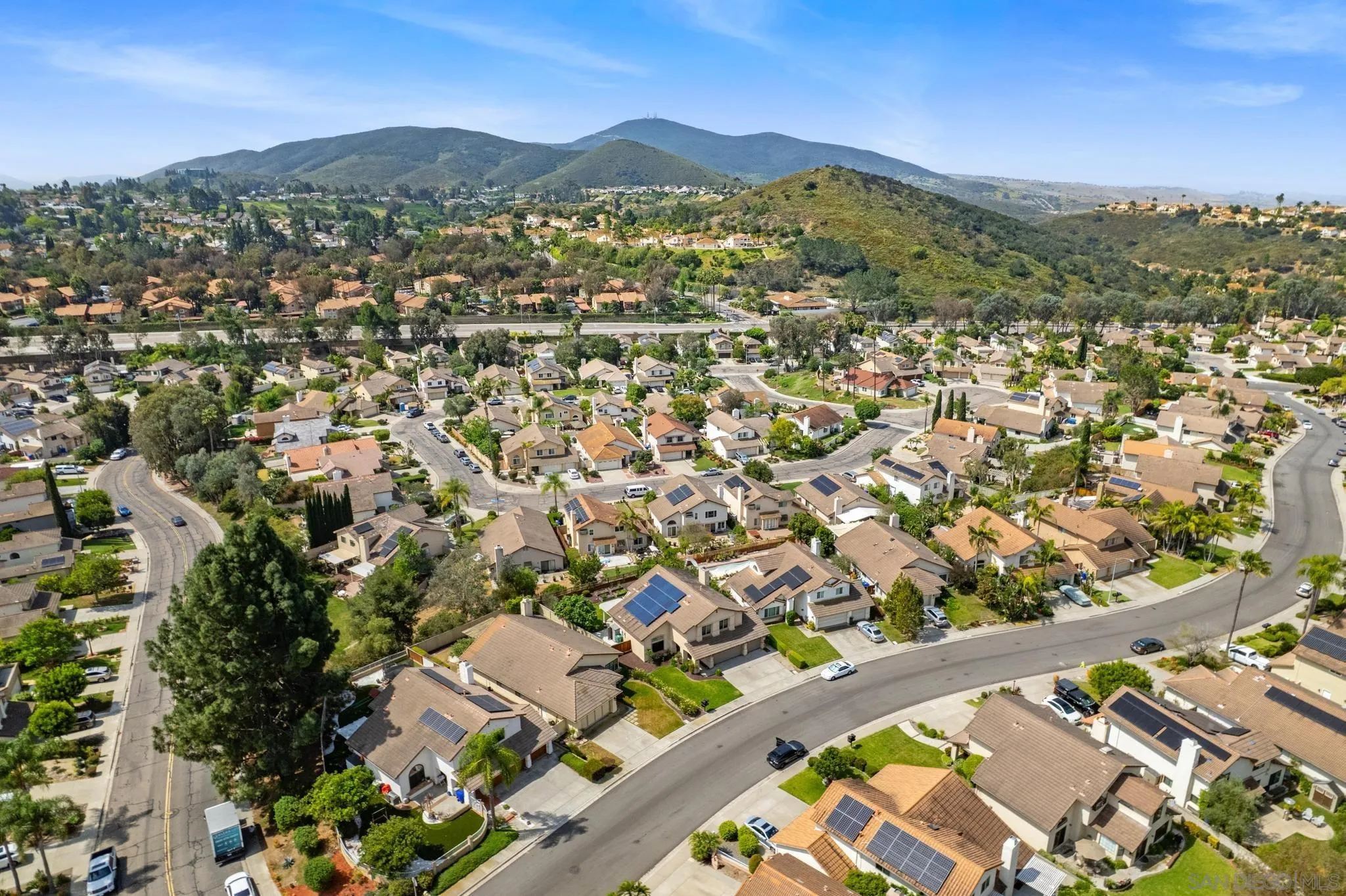 https://cdn.realtyfeed.com/cdn/127/260008225/a2d4c54bdd0e6e6b363b5f5feb198a4e.webp