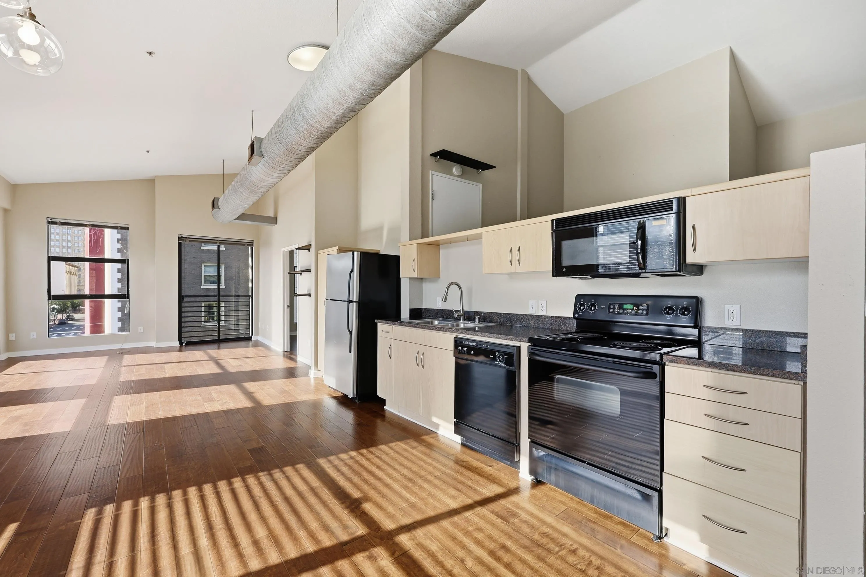 Photo #3: 260008239 Listing: Photo #3