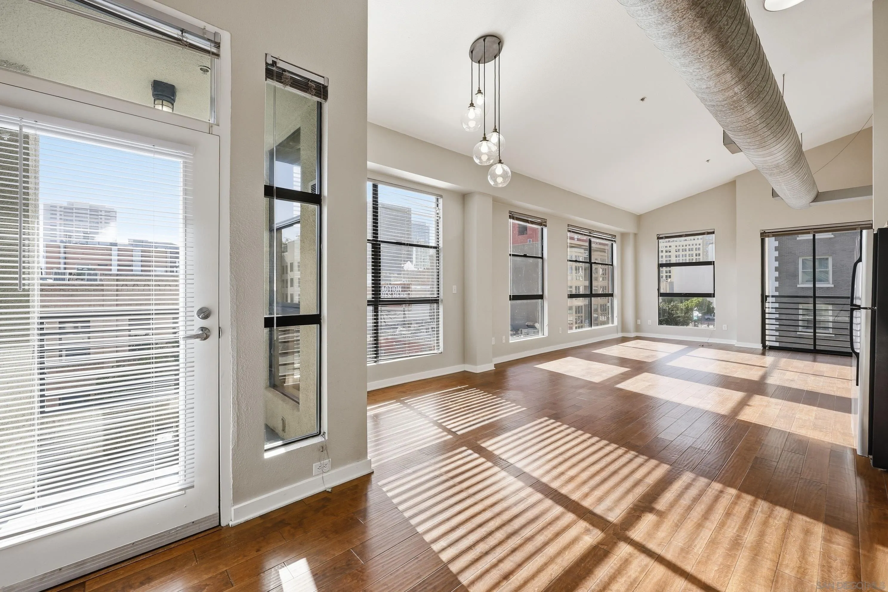Photo #4: 260008239 Listing: Photo #4