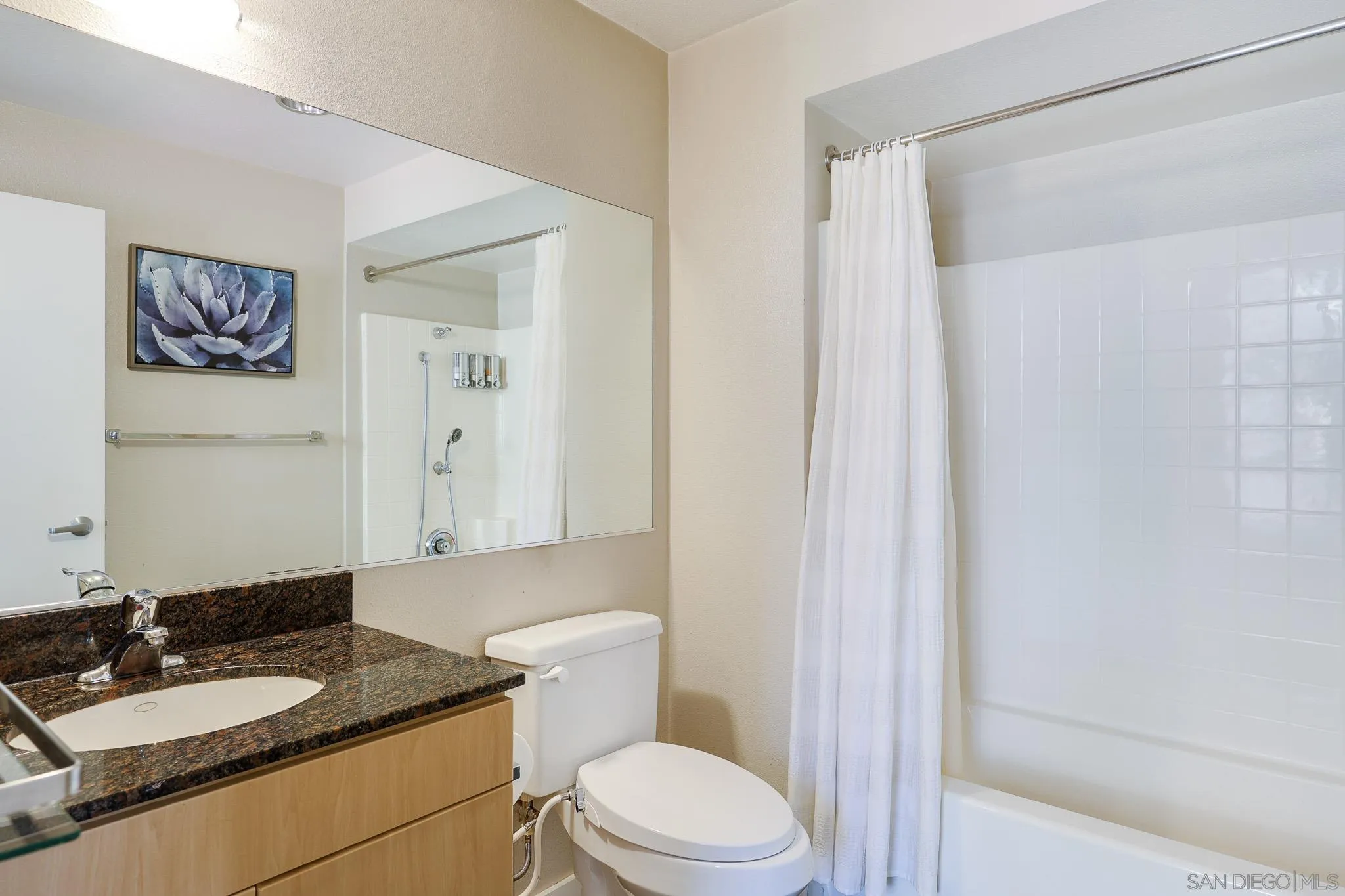 Photo #15: 260008239 Listing: Photo #15