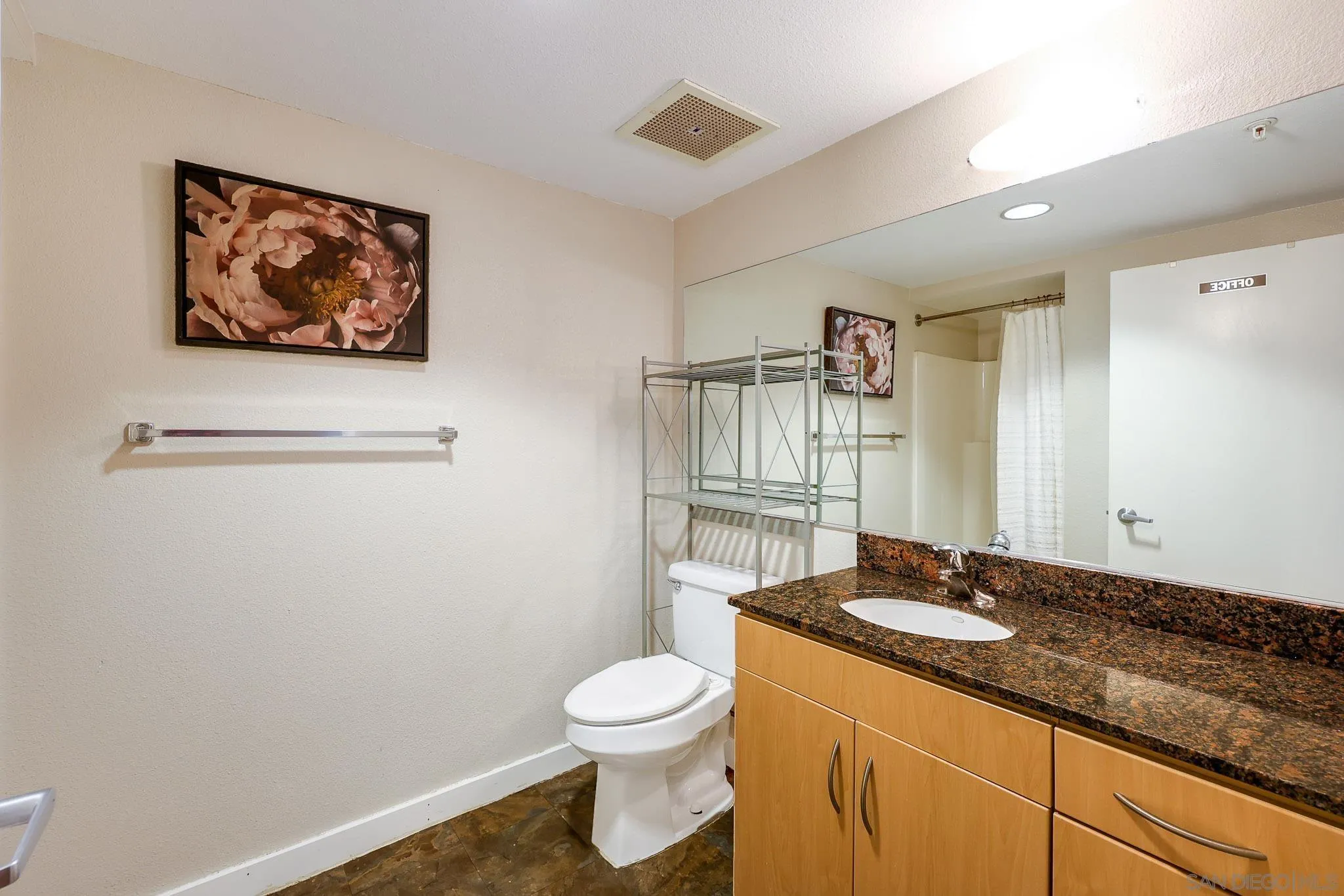 Photo #17: 260008239 Listing: Photo #17