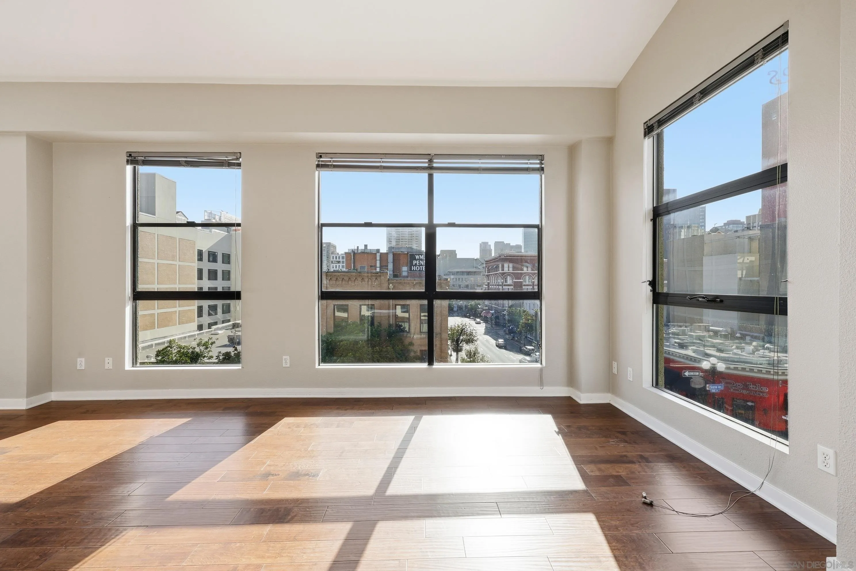 Photo #7: 260008239 Listing: Photo #7