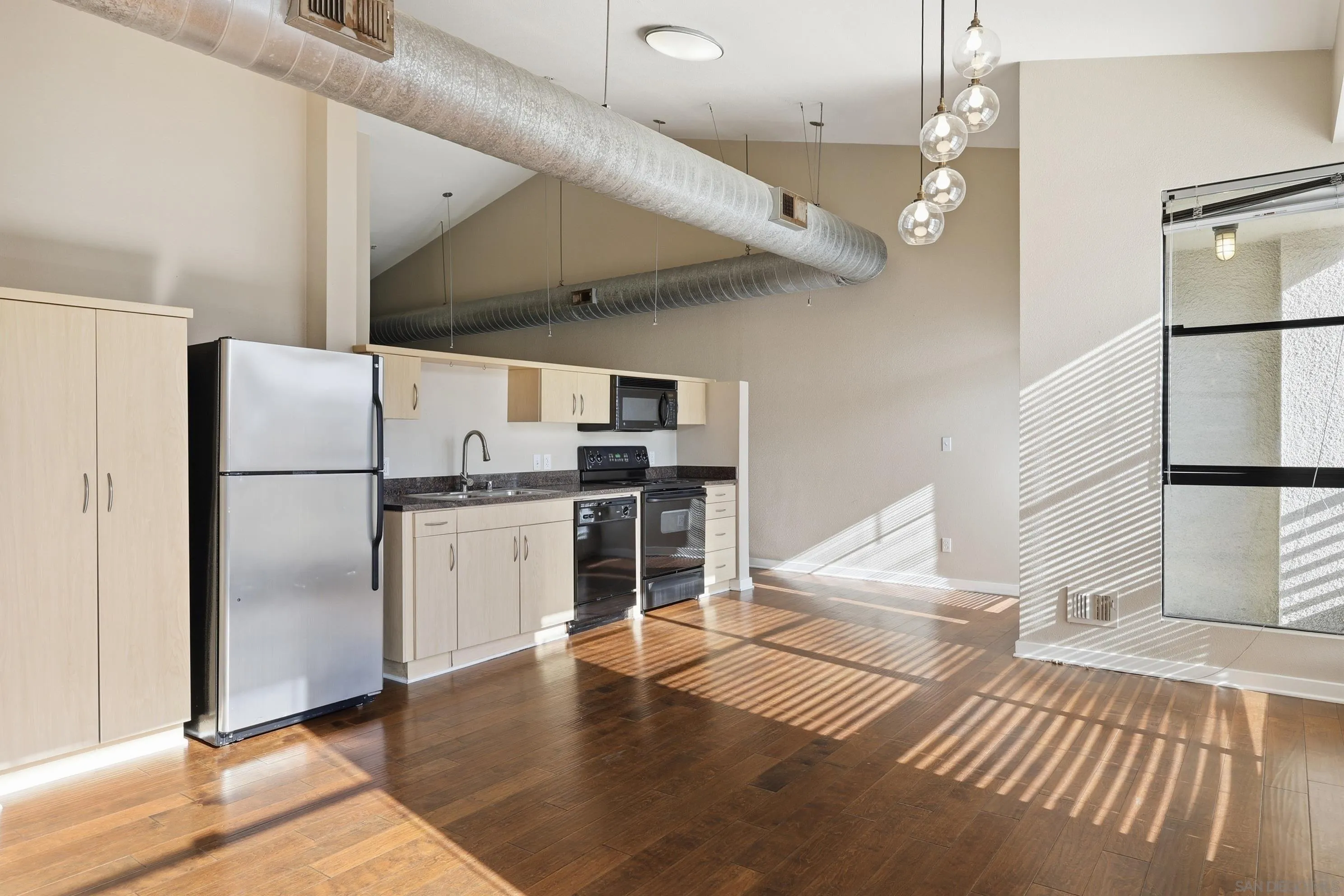 Photo #5: 260008239 Listing: Photo #5