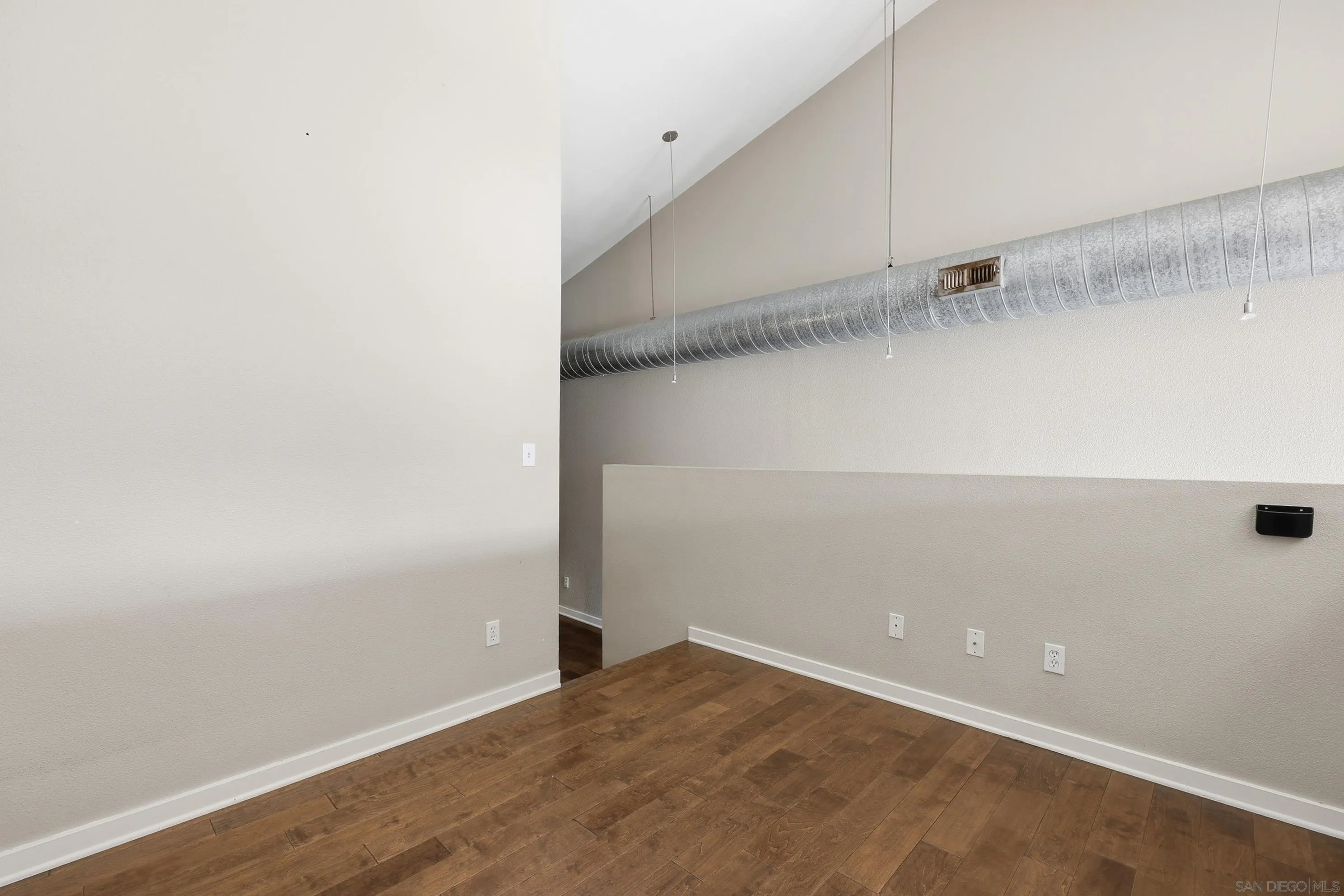 Photo #12: 260008239 Listing: Photo #12