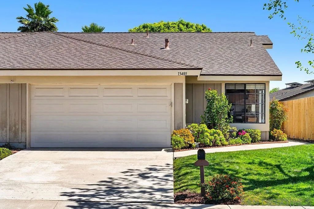 Photo #1: 260008240 Listing: Photo #1