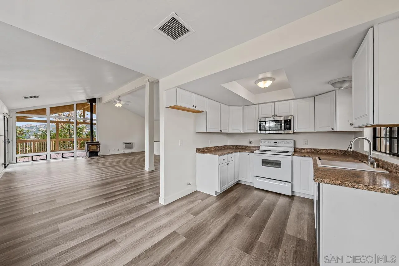 https://cdn.realtyfeed.com/cdn/127/260008243/13279b0fb28d9c02f2818b15623fba56.webp
